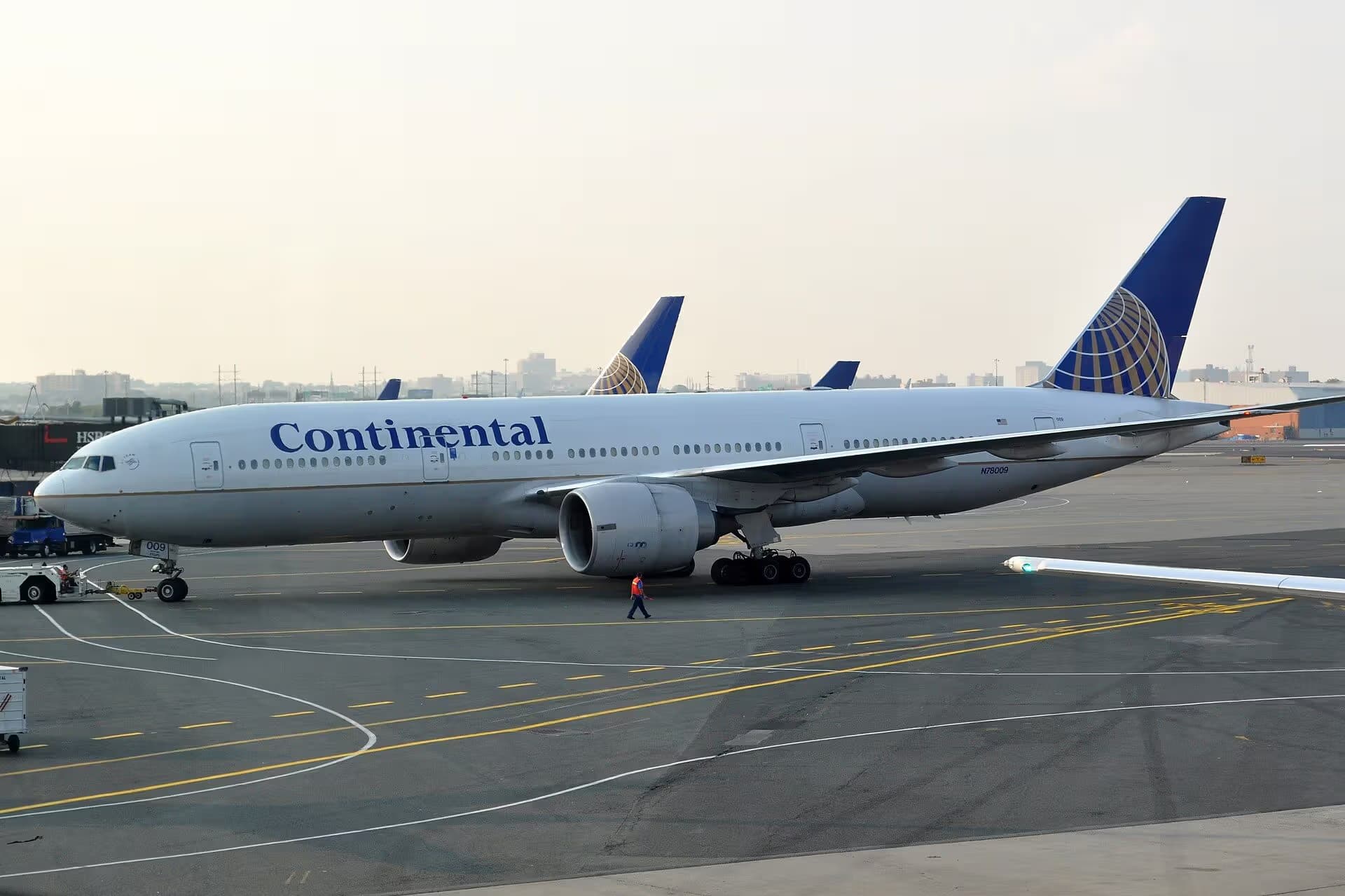 N78009 — Boeing