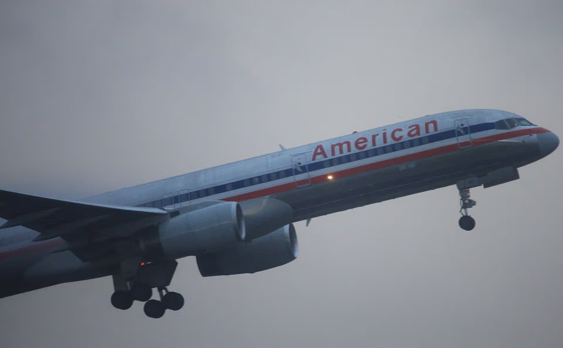 N178AA — Twin-engine aircraft