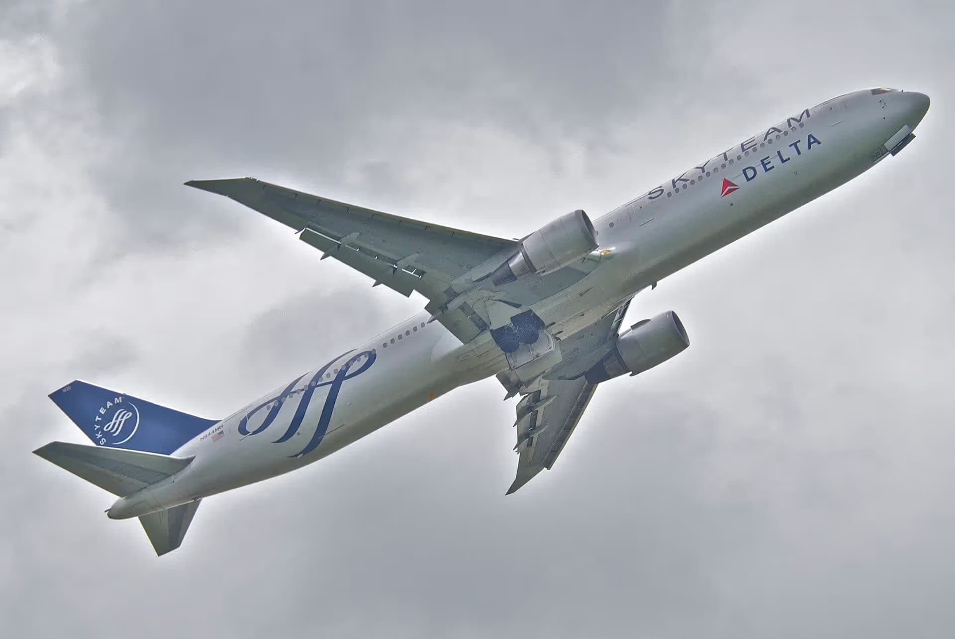N844MH — Twin-engine aircraft