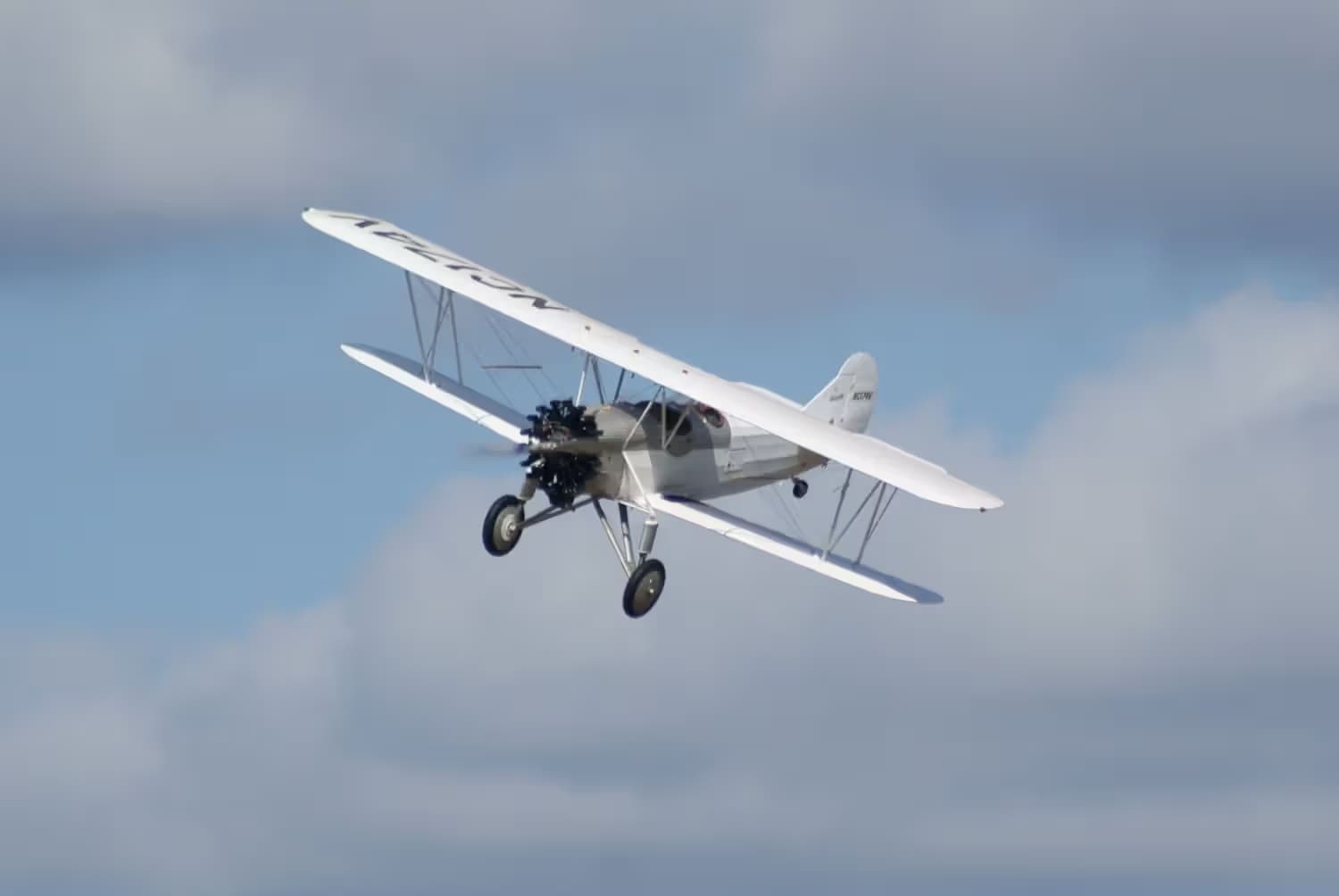 Unidentified — Single-engine aircraft