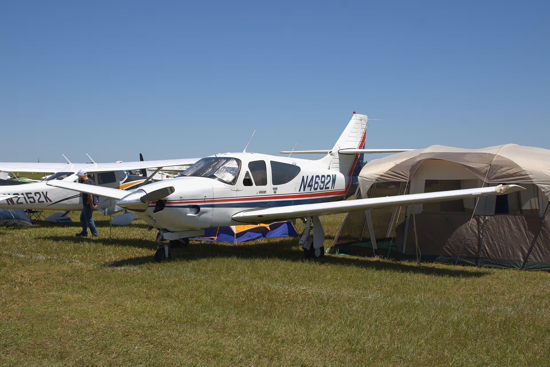 N4692W — Single-engine aircraft