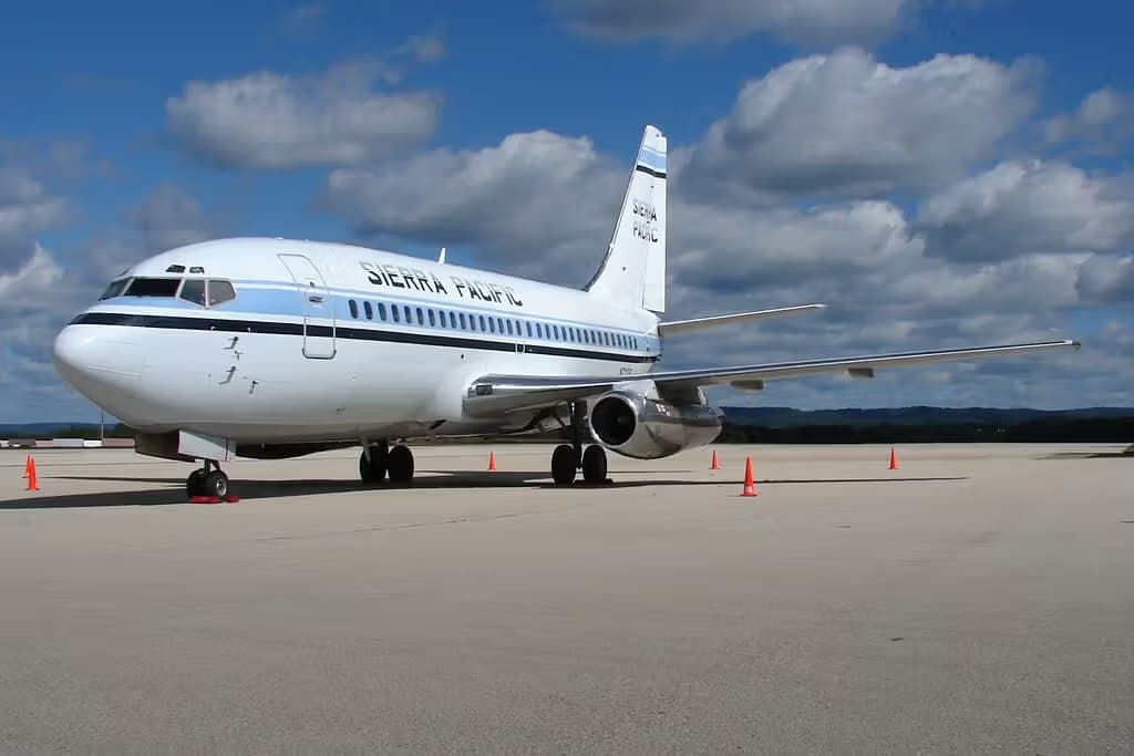 N712S — Twin-engine aircraft at La Crosse Regional Airport
