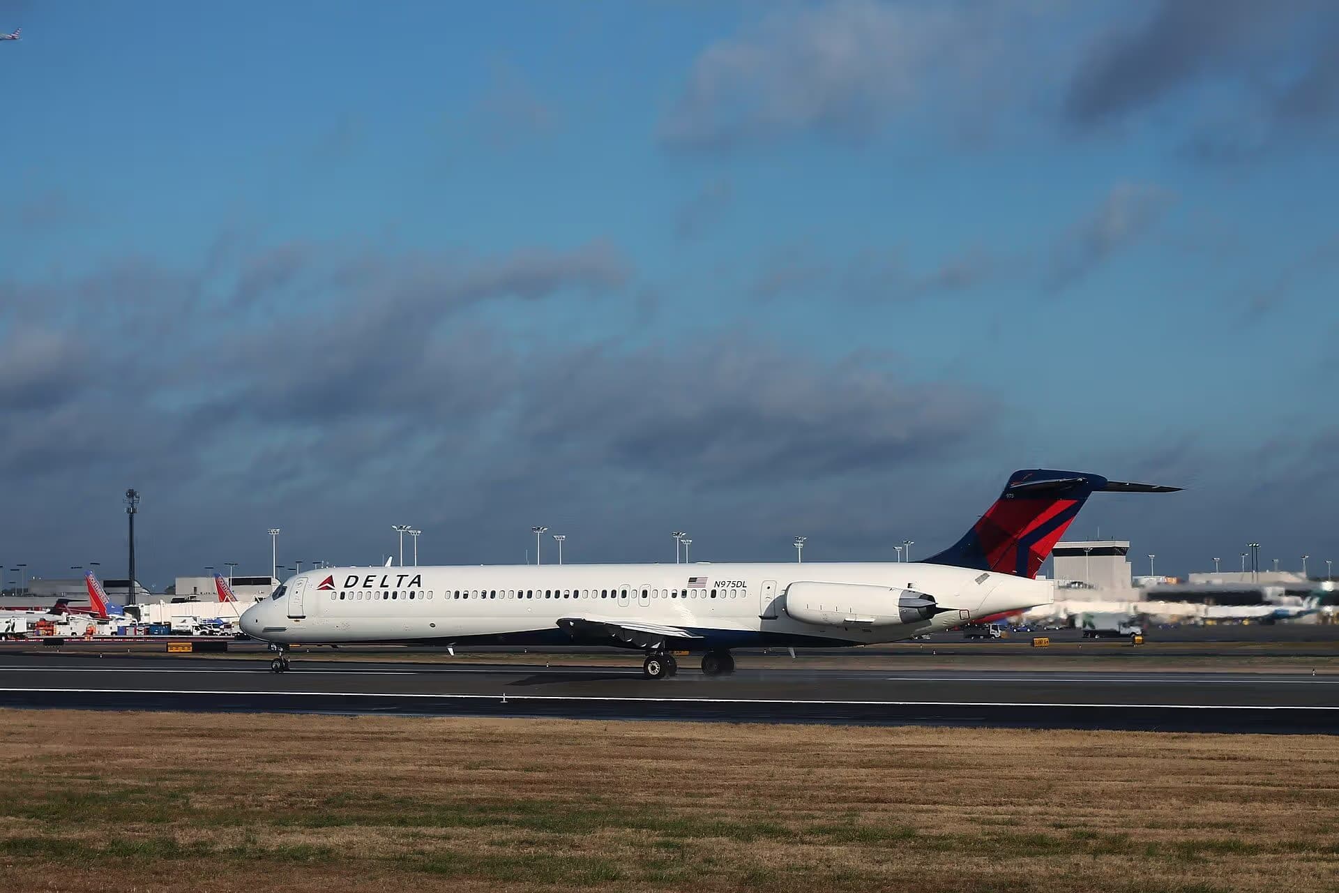 N975DL — Twin-engine aircraft