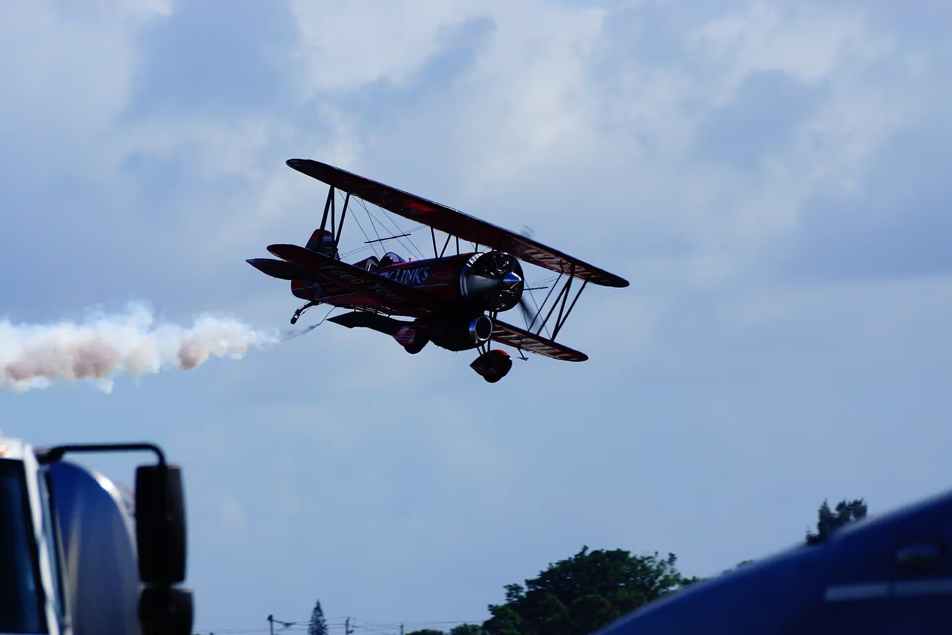 Unidentified — Single-engine aircraft