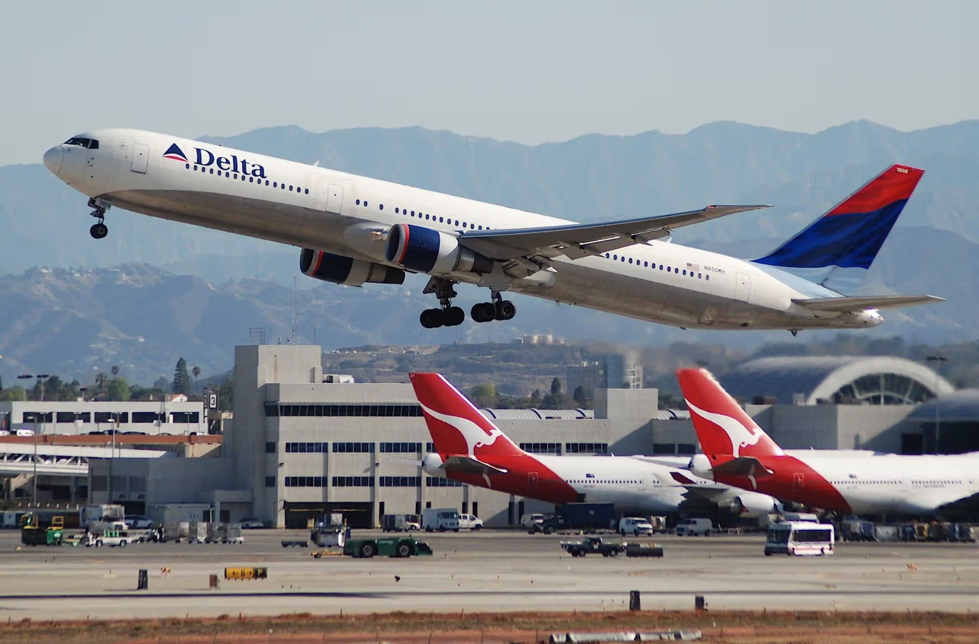 N830MH — Boeing