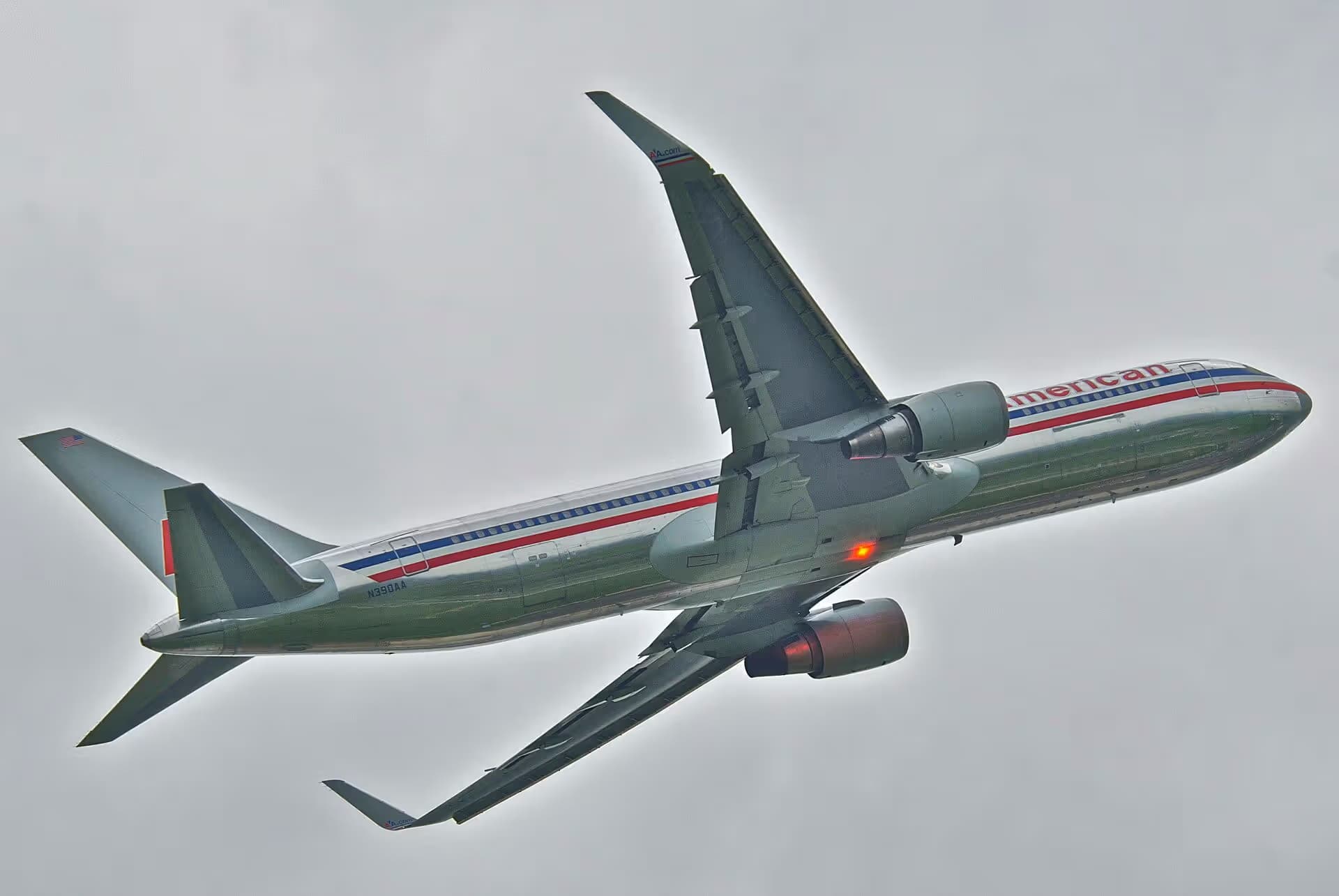 N390AA — Boeing