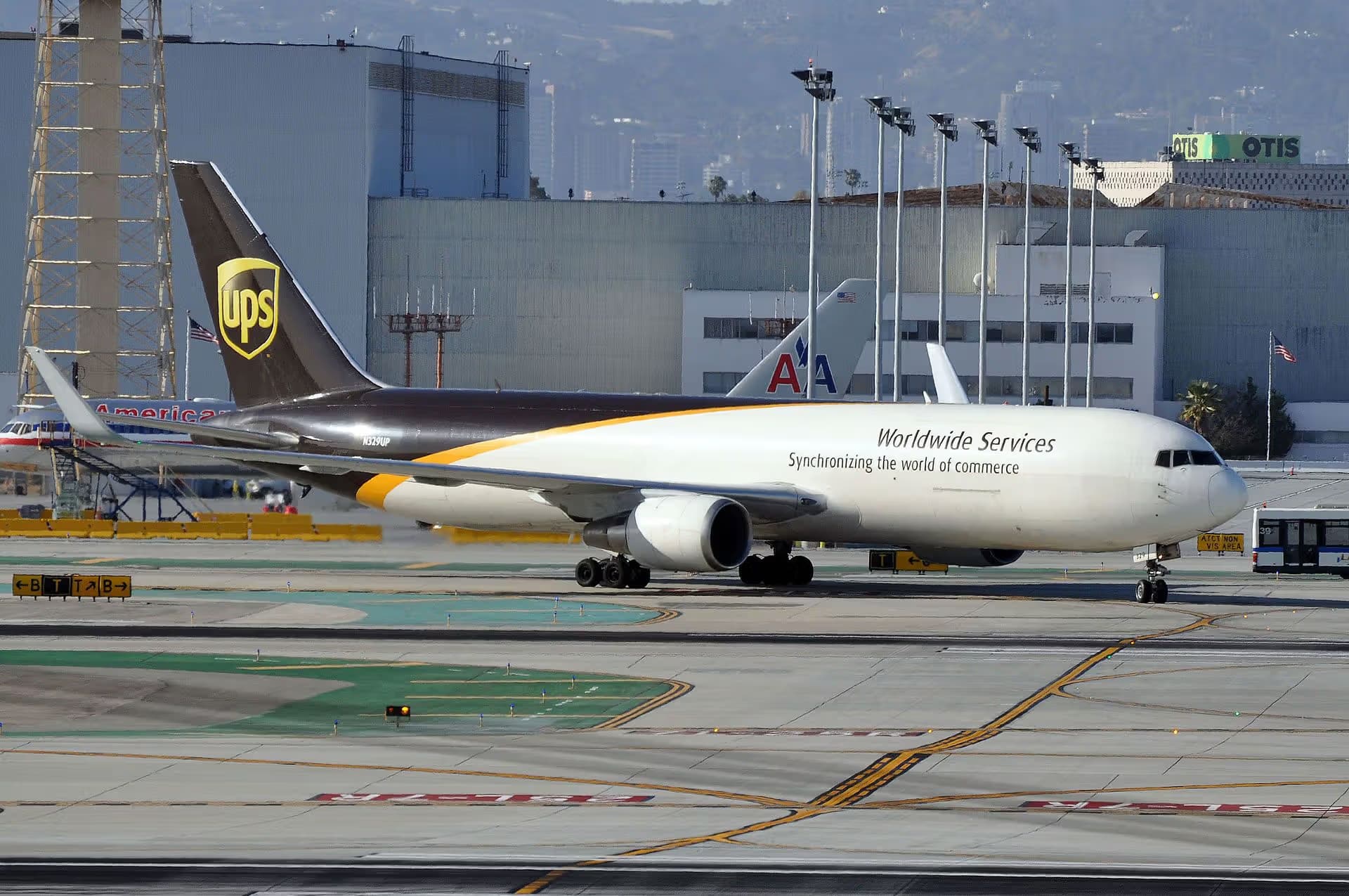 N329UP — Boeing