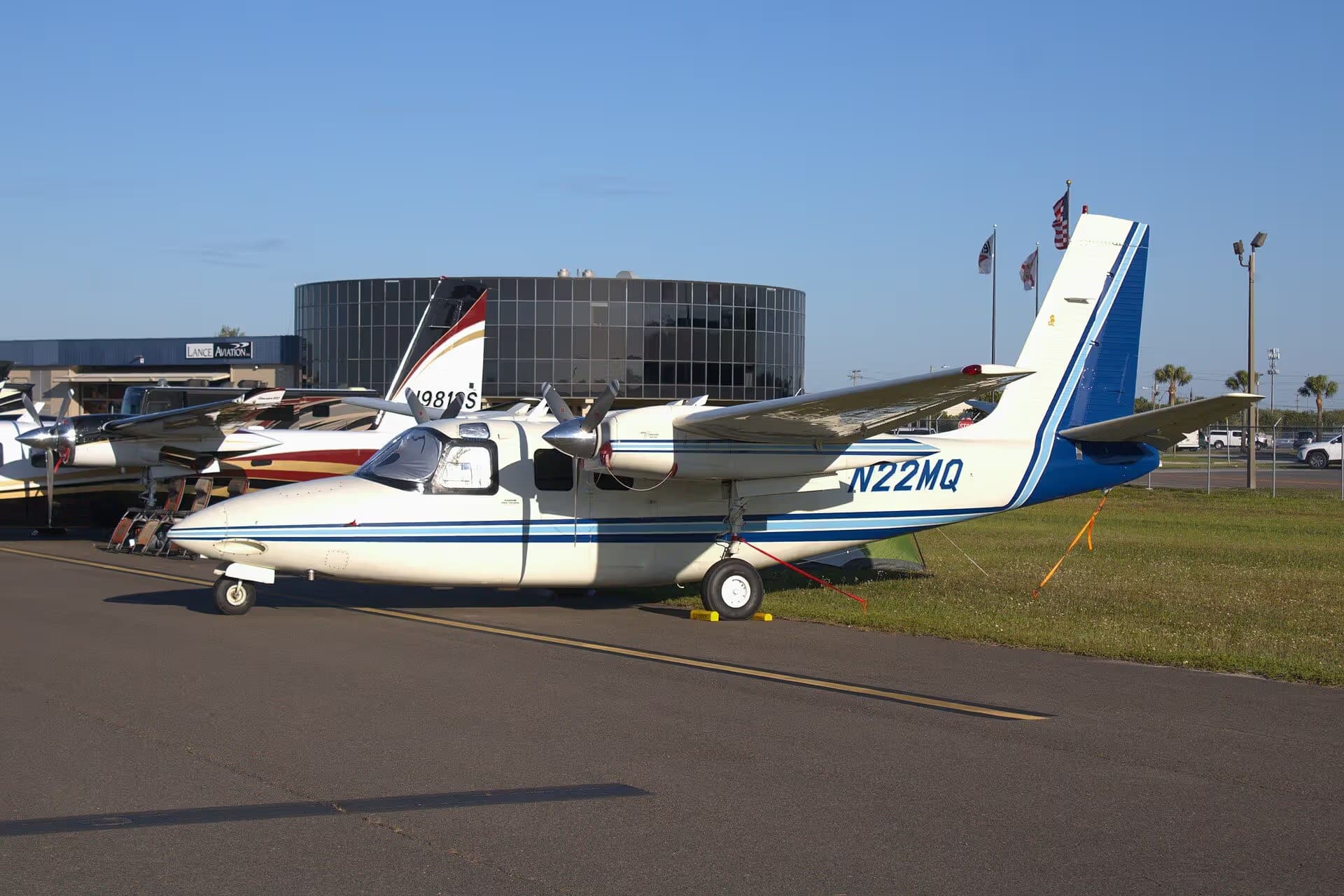 N22MQ — Twin-engine aircraft