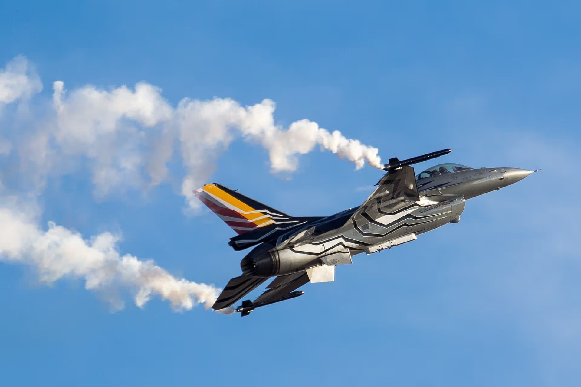 Unidentified — Single-engine aircraft