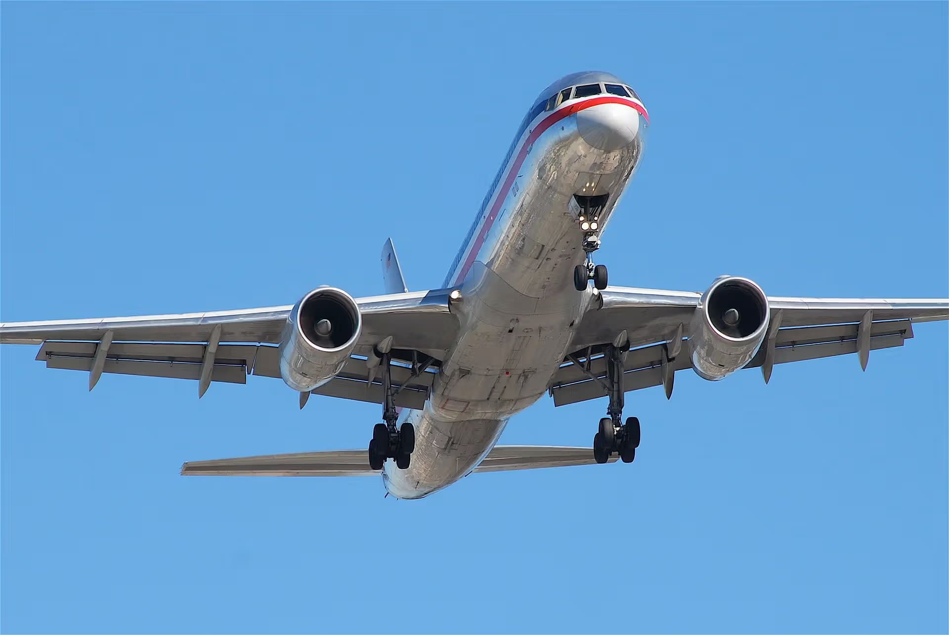 N692AA — Twin-engine aircraft