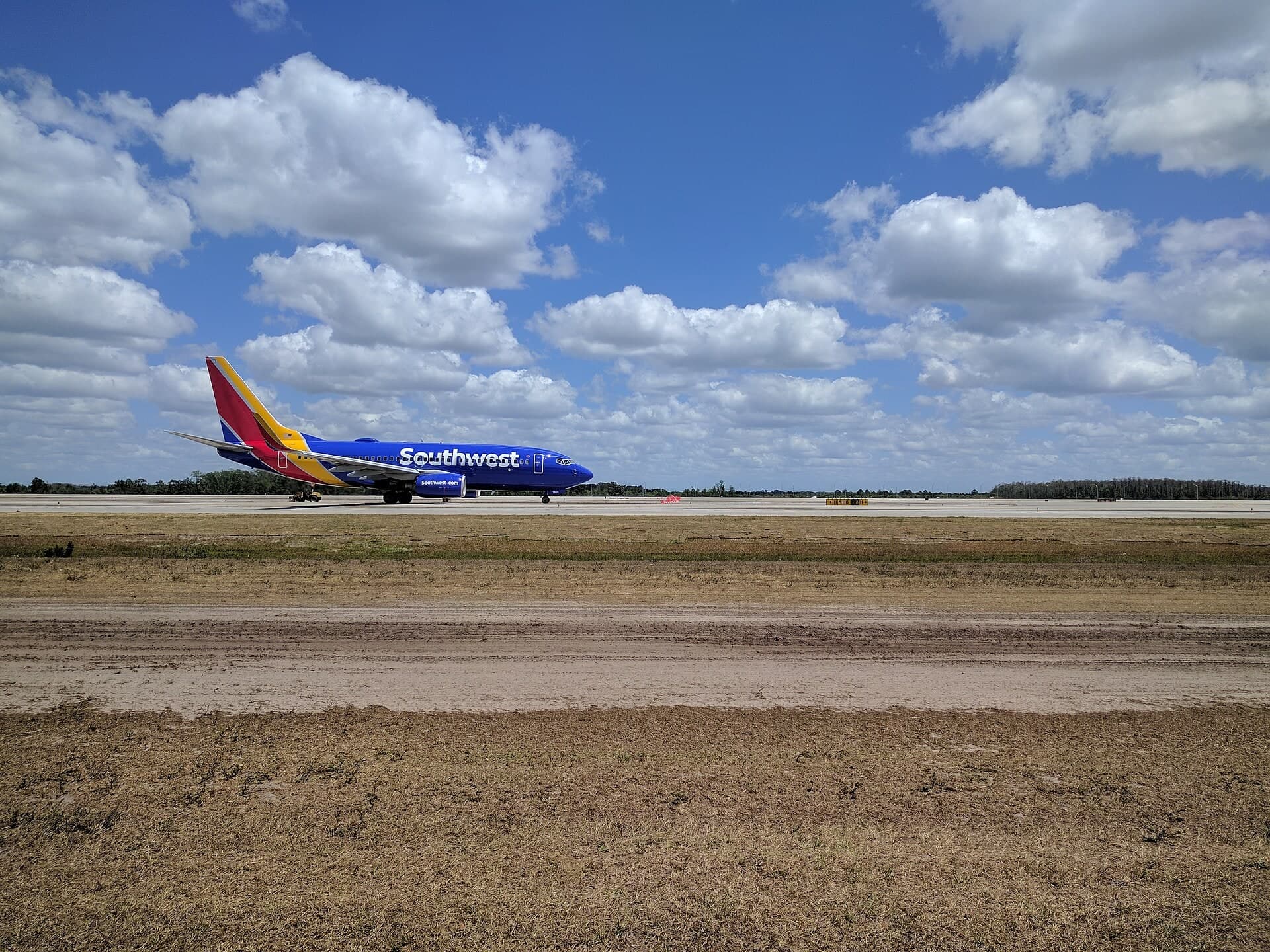 N7836A — Twin-engine aircraft