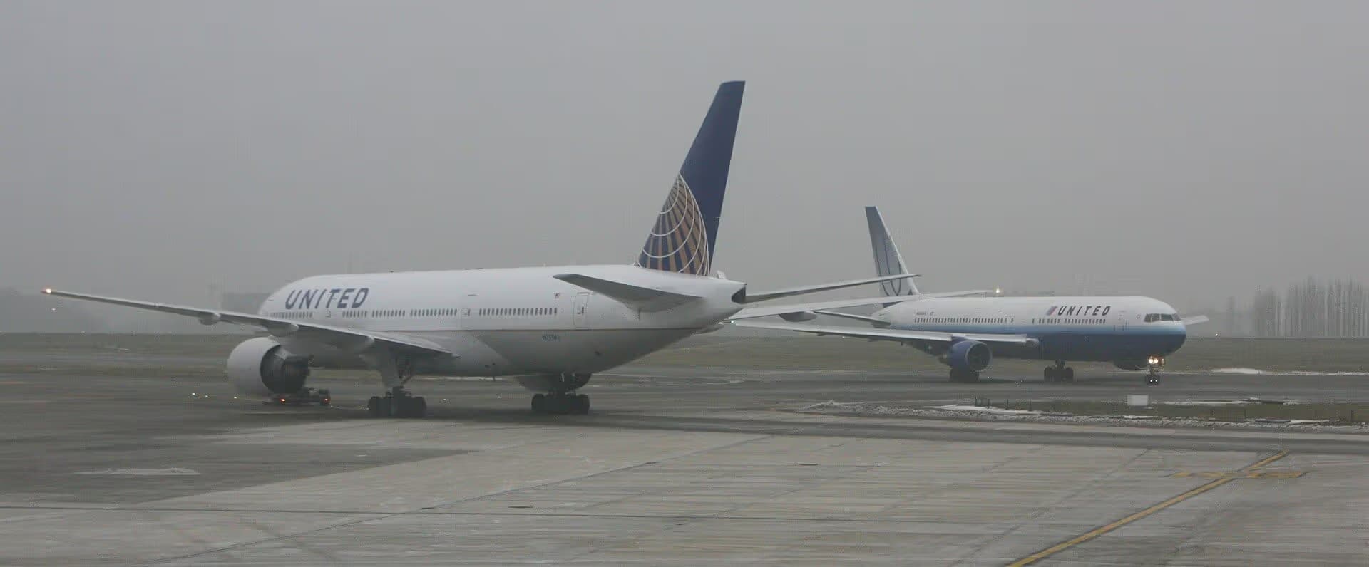 N773UA — Twin-engine aircraft