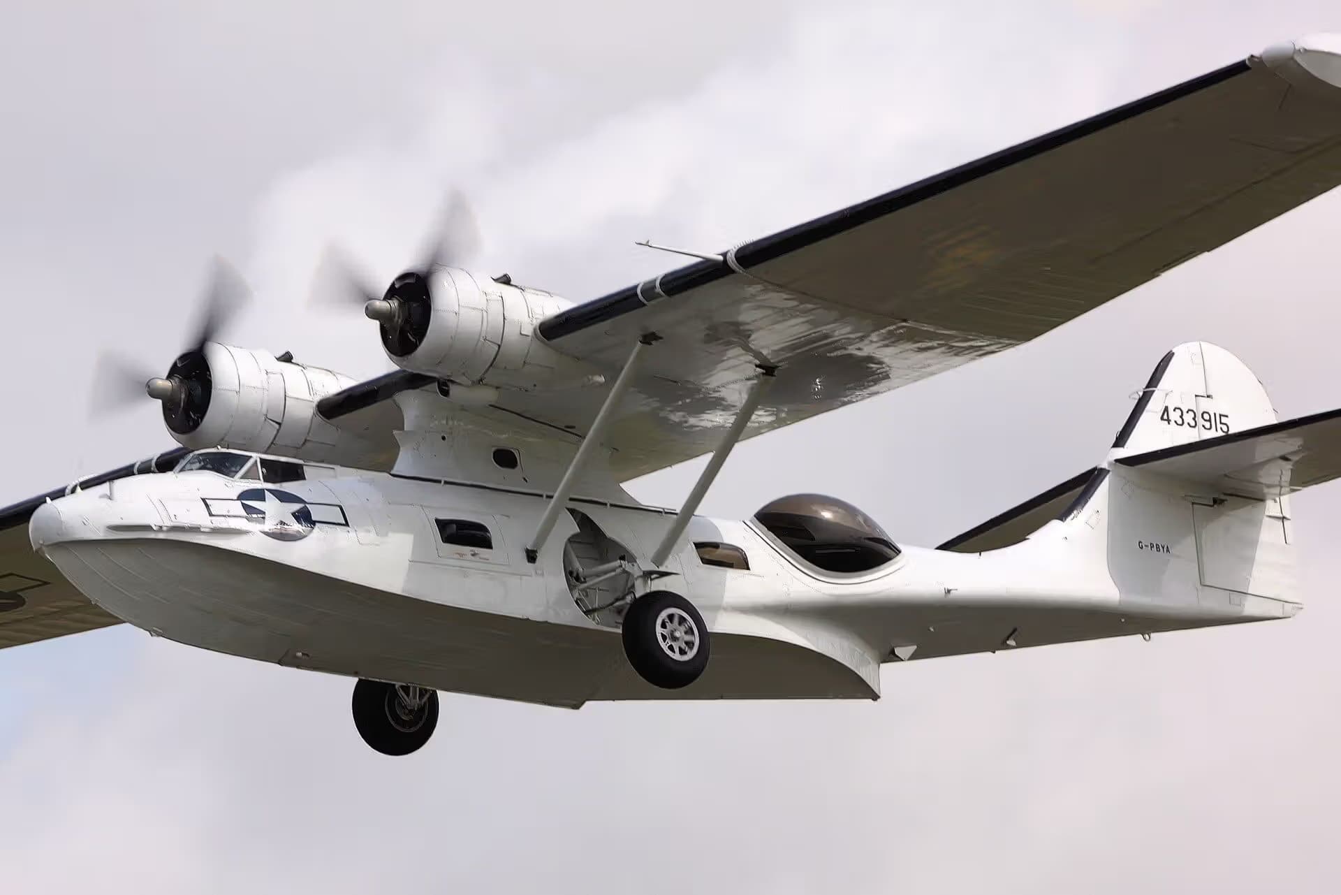Unidentified — Twin-engine aircraft
