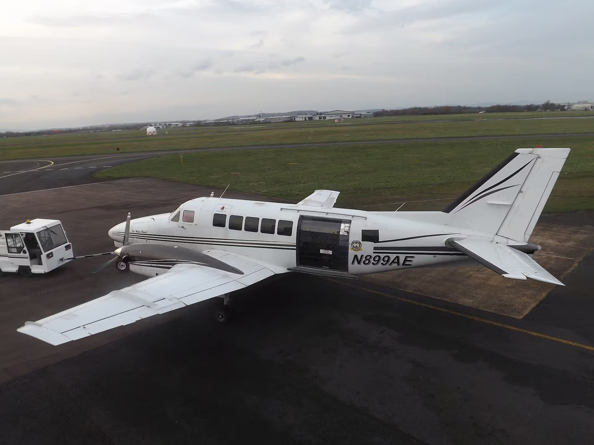N899AE — Twin-engine aircraft
