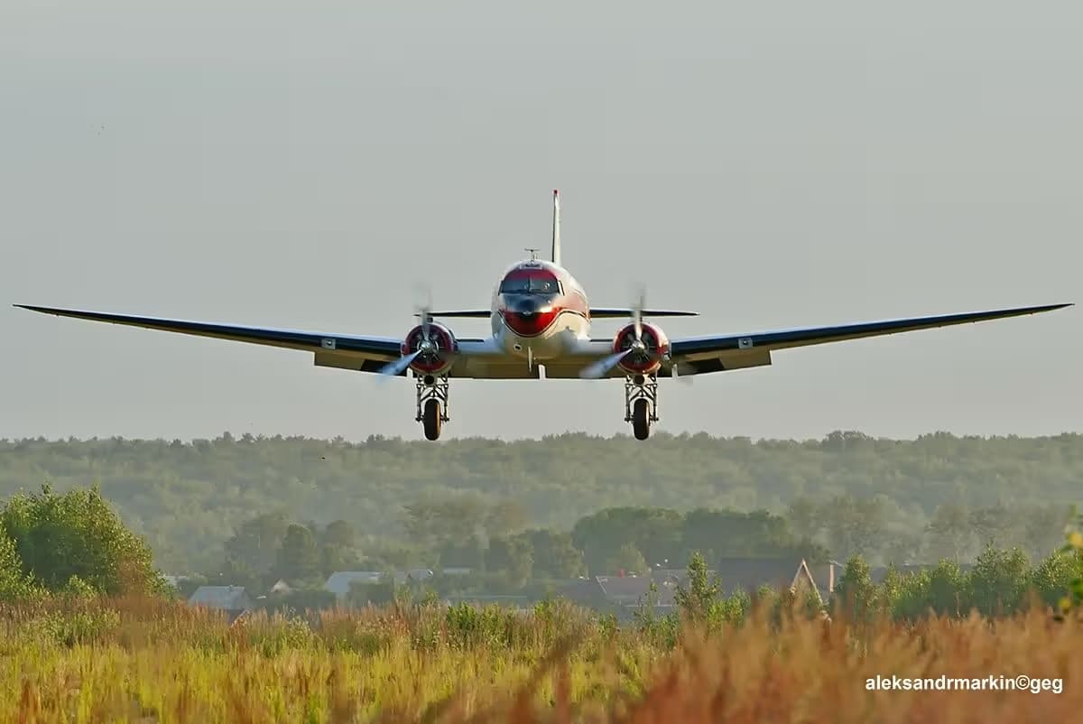 N97H — Twin-engine aircraft