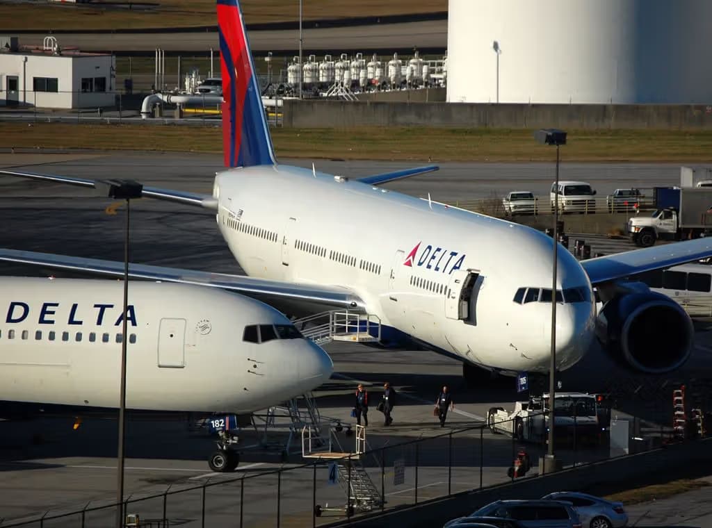 N864DA — Twin-engine aircraft
