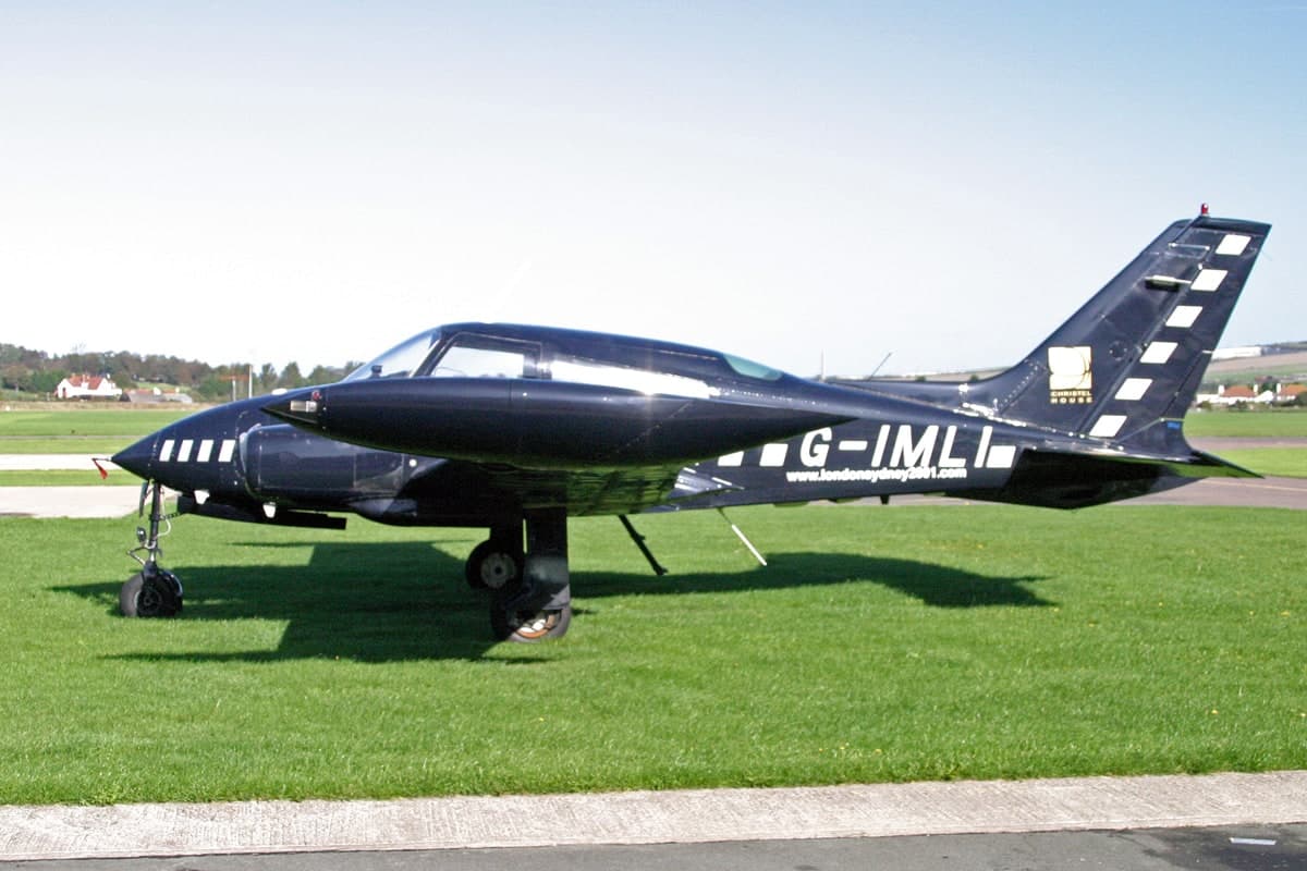 G-IMLI — Twin-engine aircraft