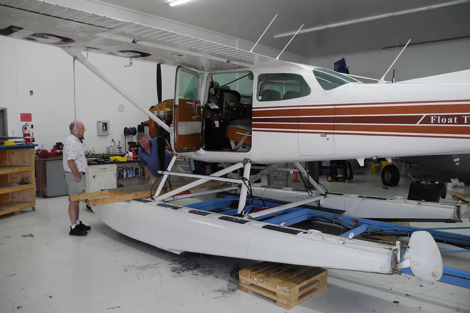 C-GKNH — Cessna