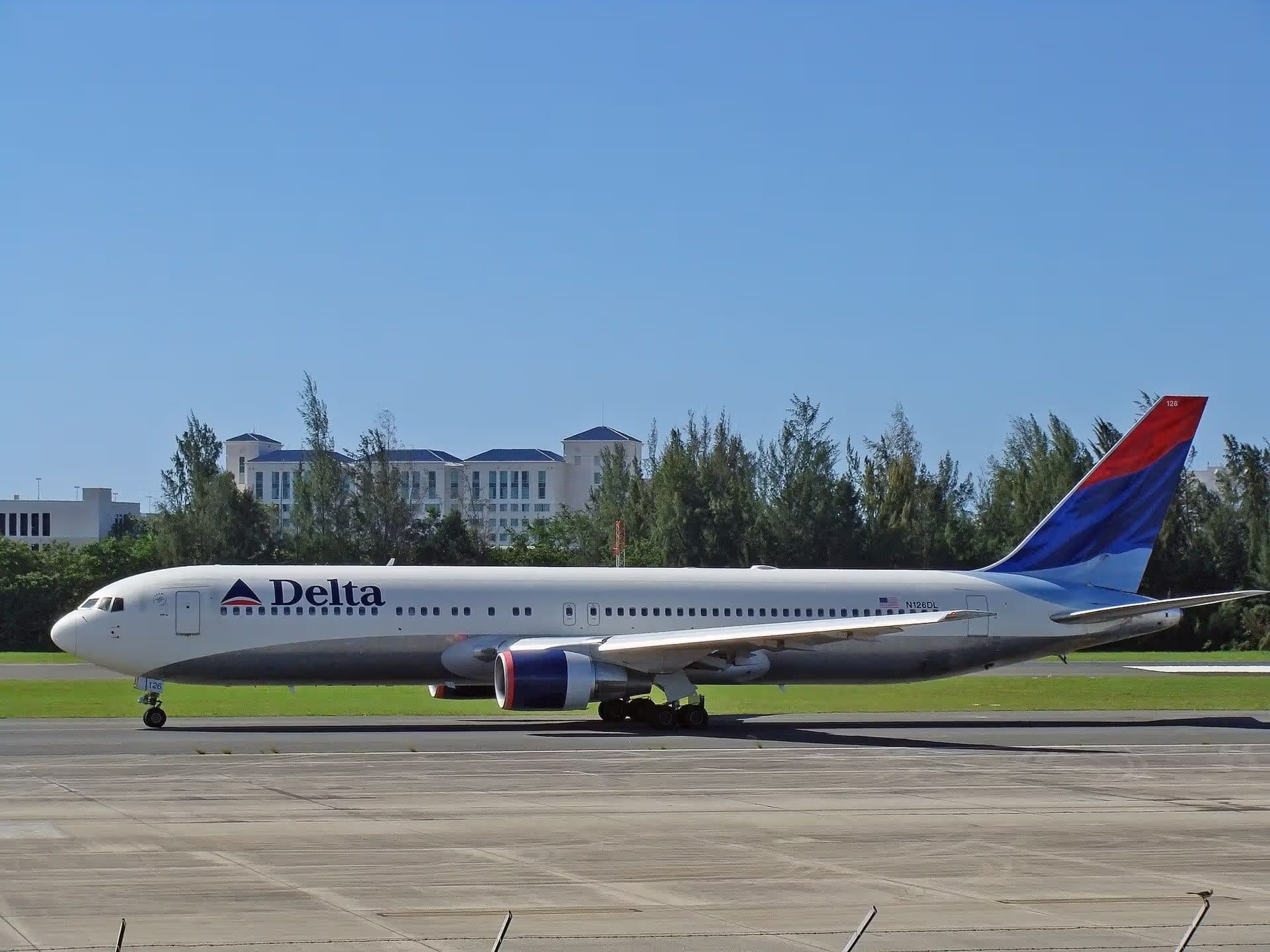 N126DL — Boeing
