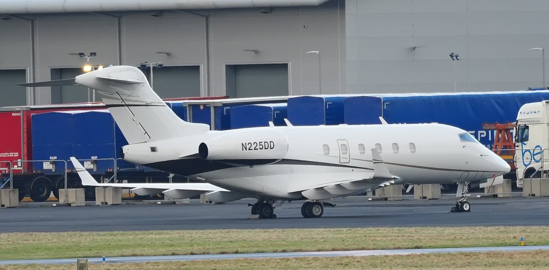 N225DD — Bombardier