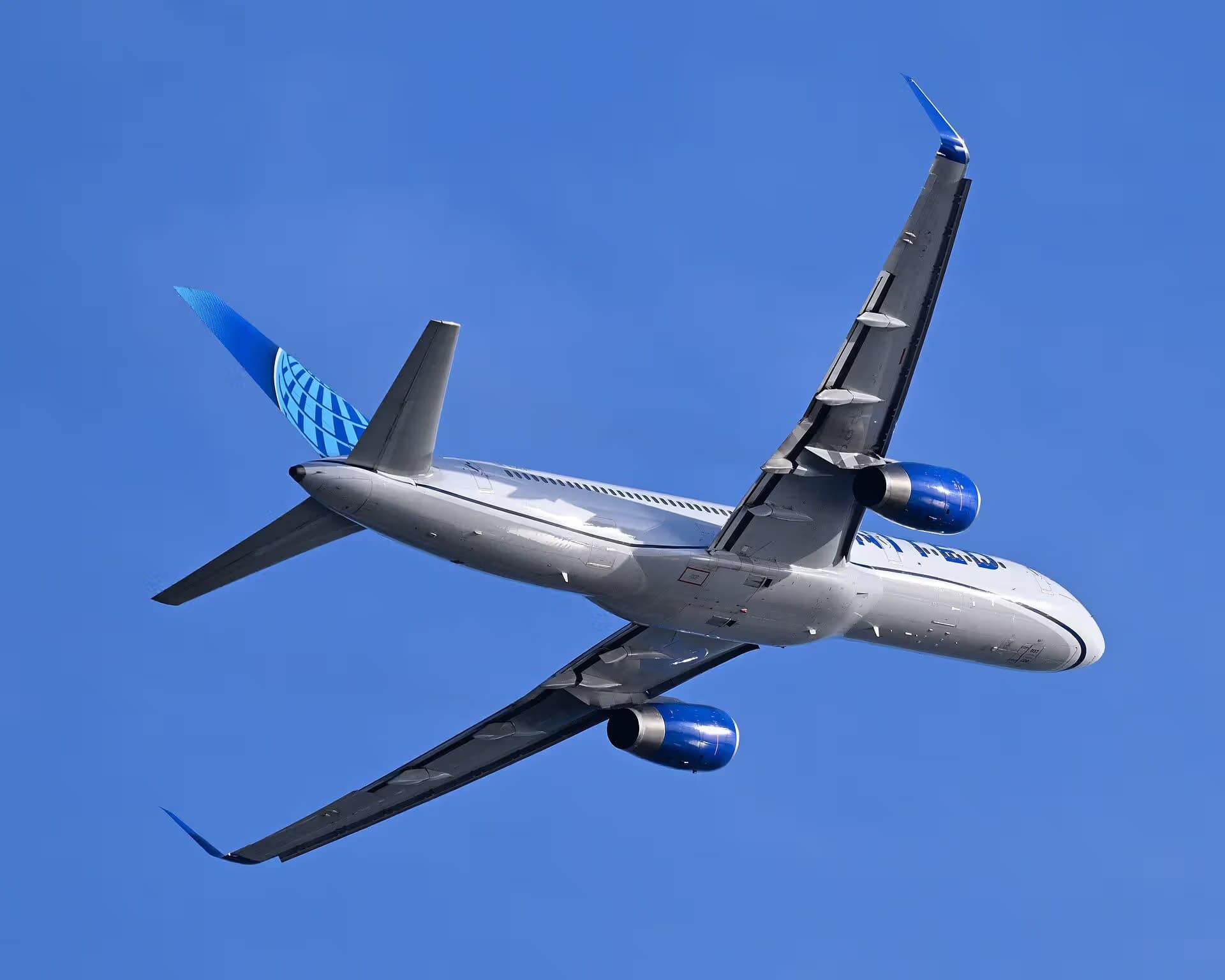 N34137 — Twin-engine aircraft