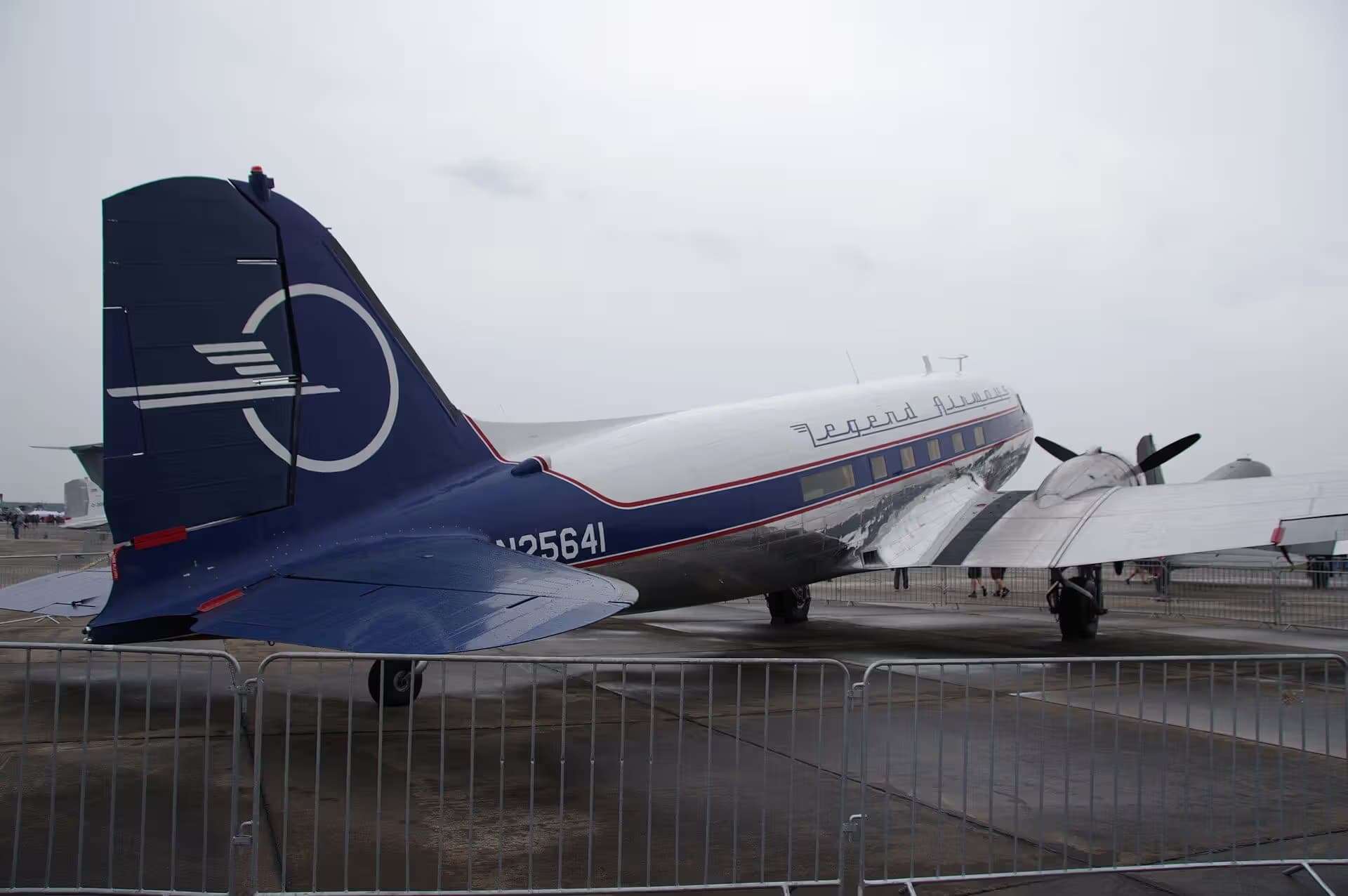 N25641 — Twin-engine aircraft