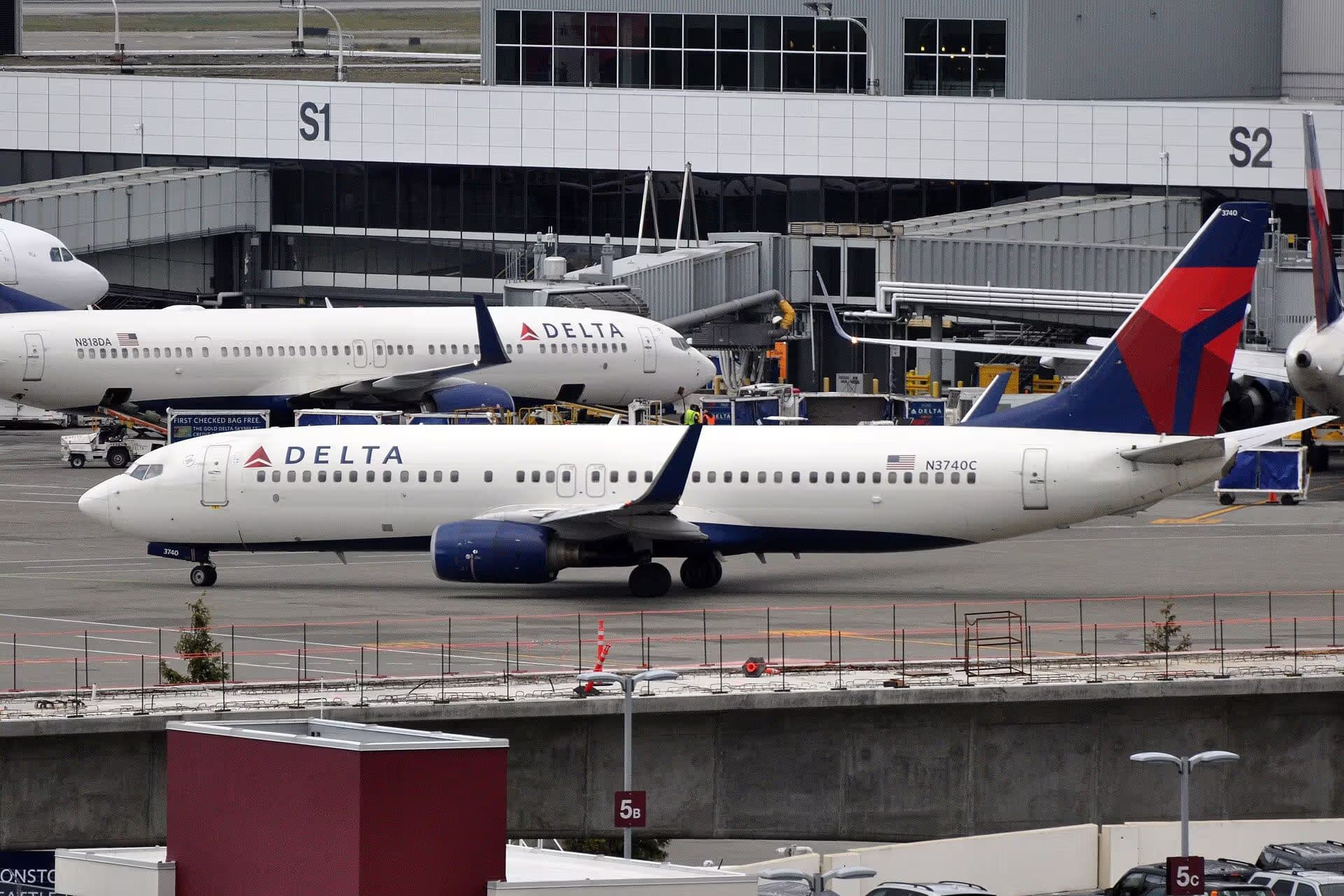 N3740C — Boeing