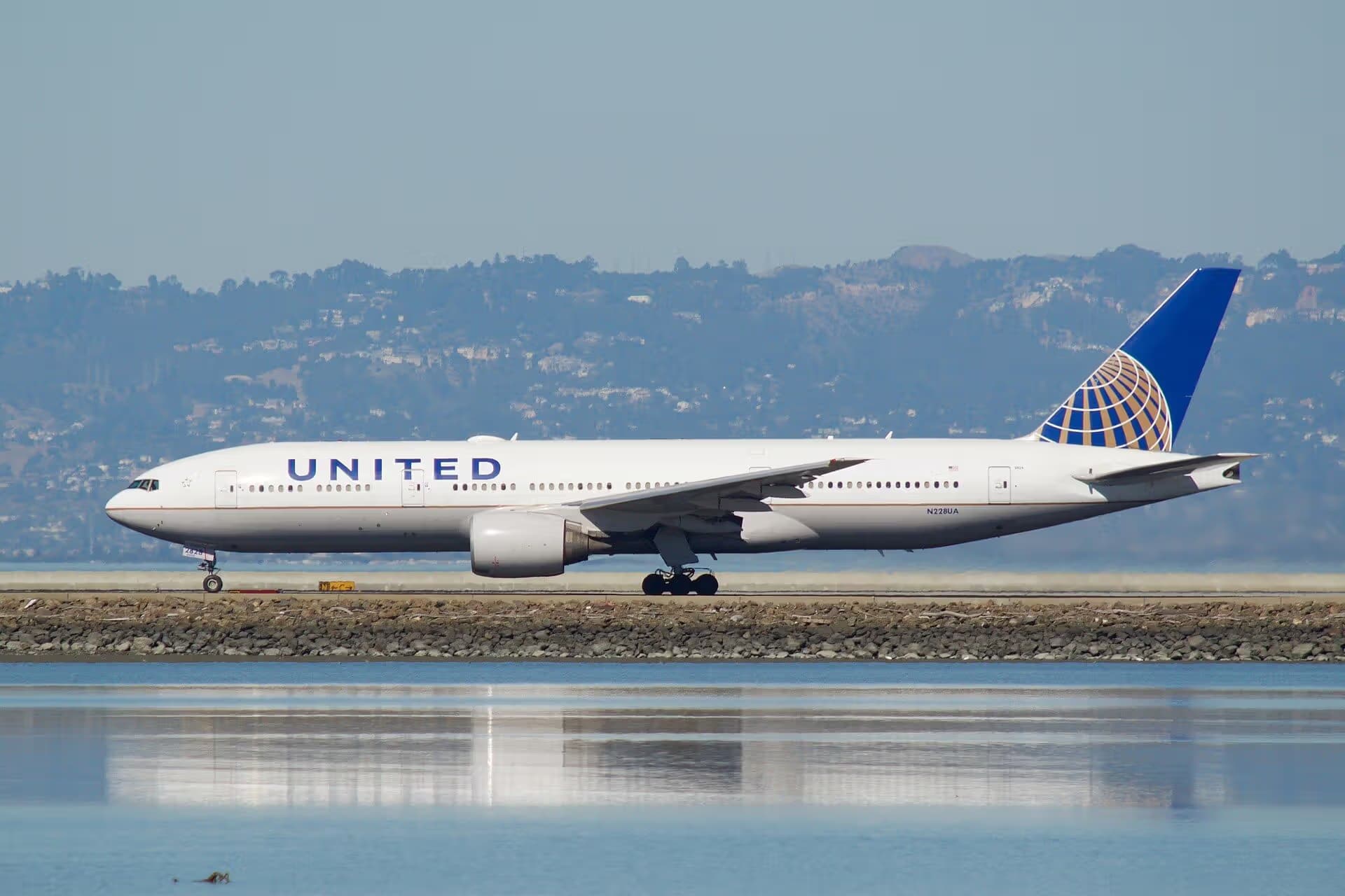 N228UA — Boeing