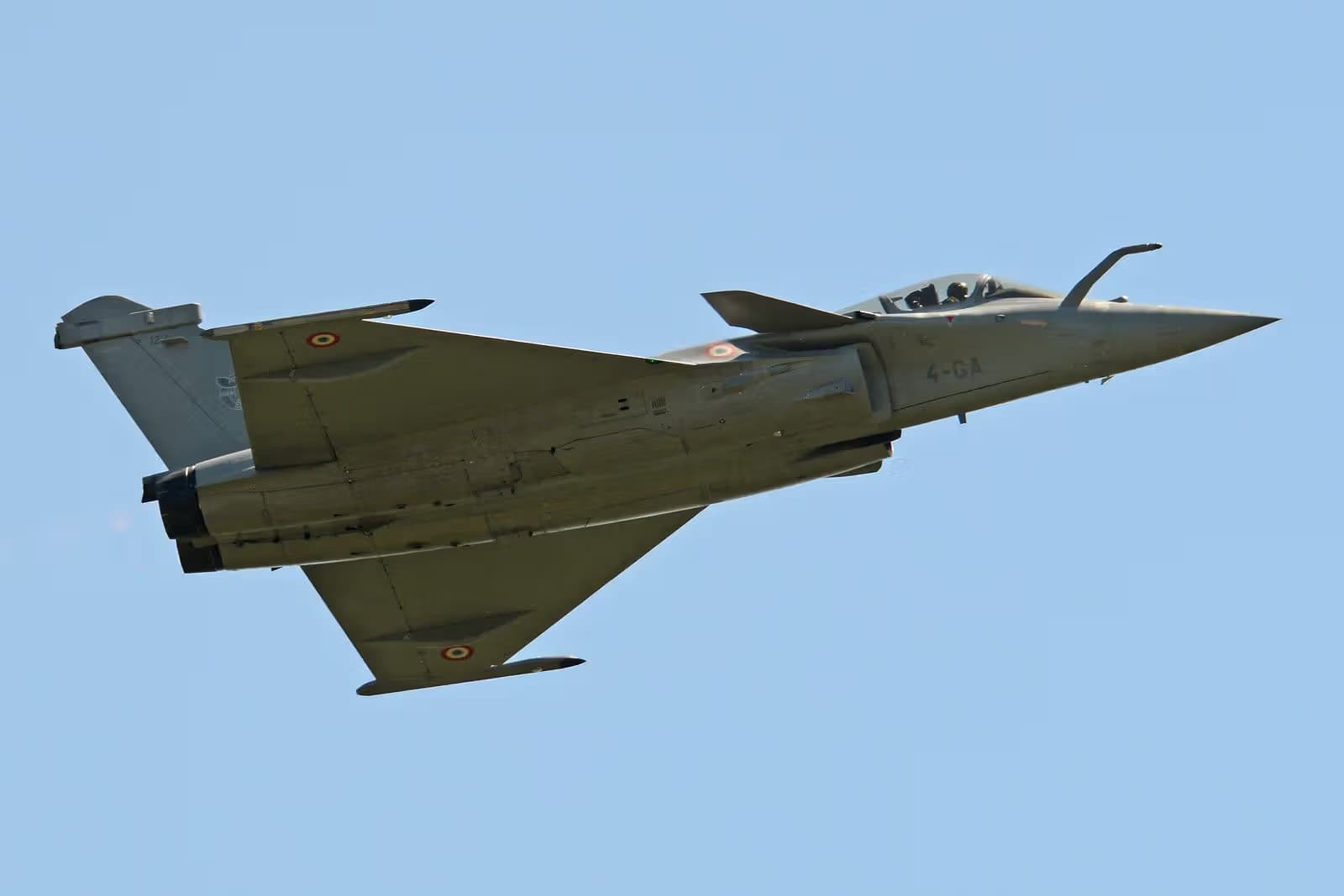 F-UHGA — Twin-engine aircraft