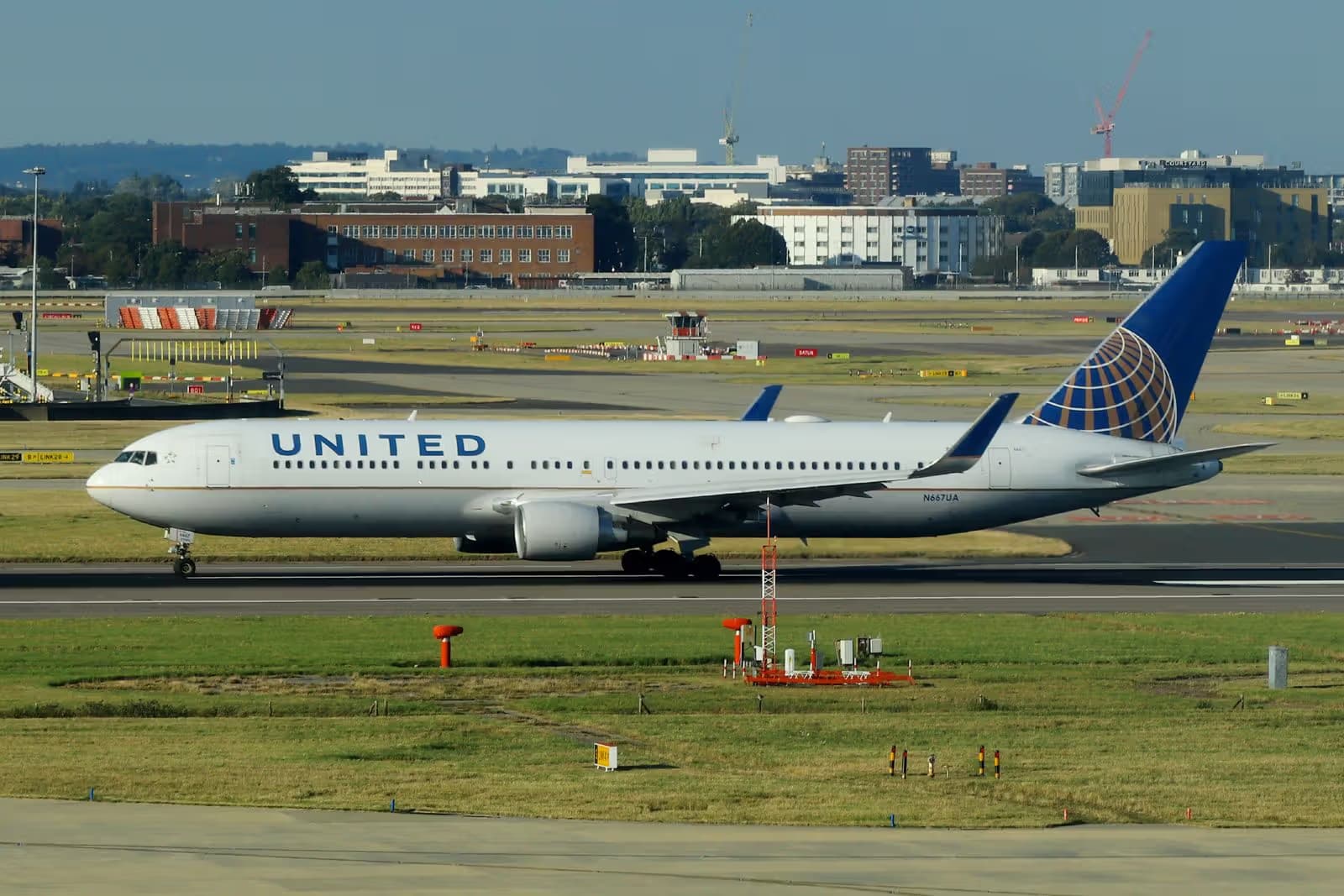N667UA — Boeing