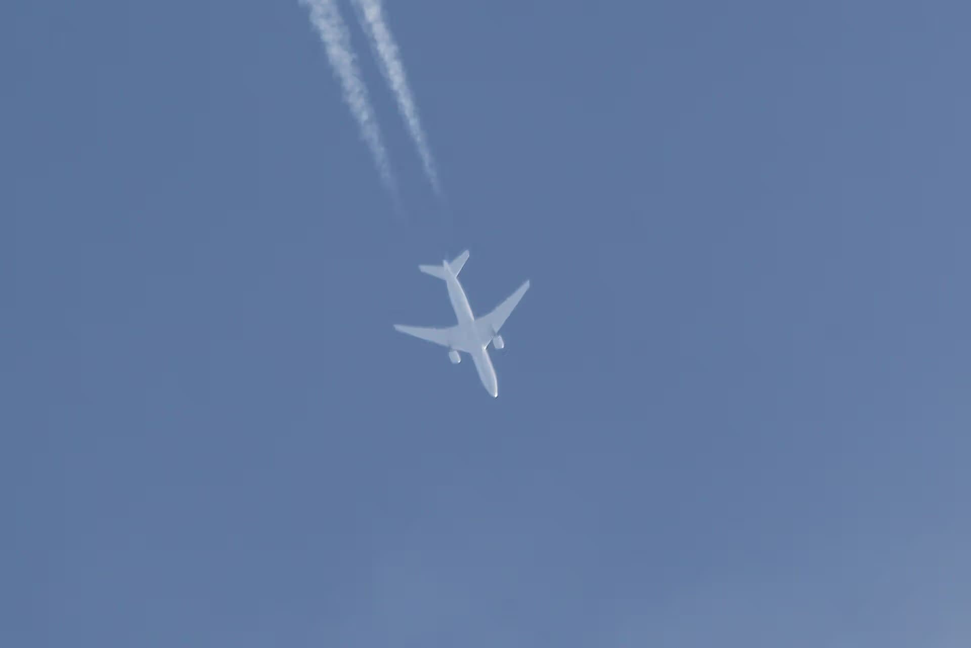 N795UA — Twin-engine aircraft