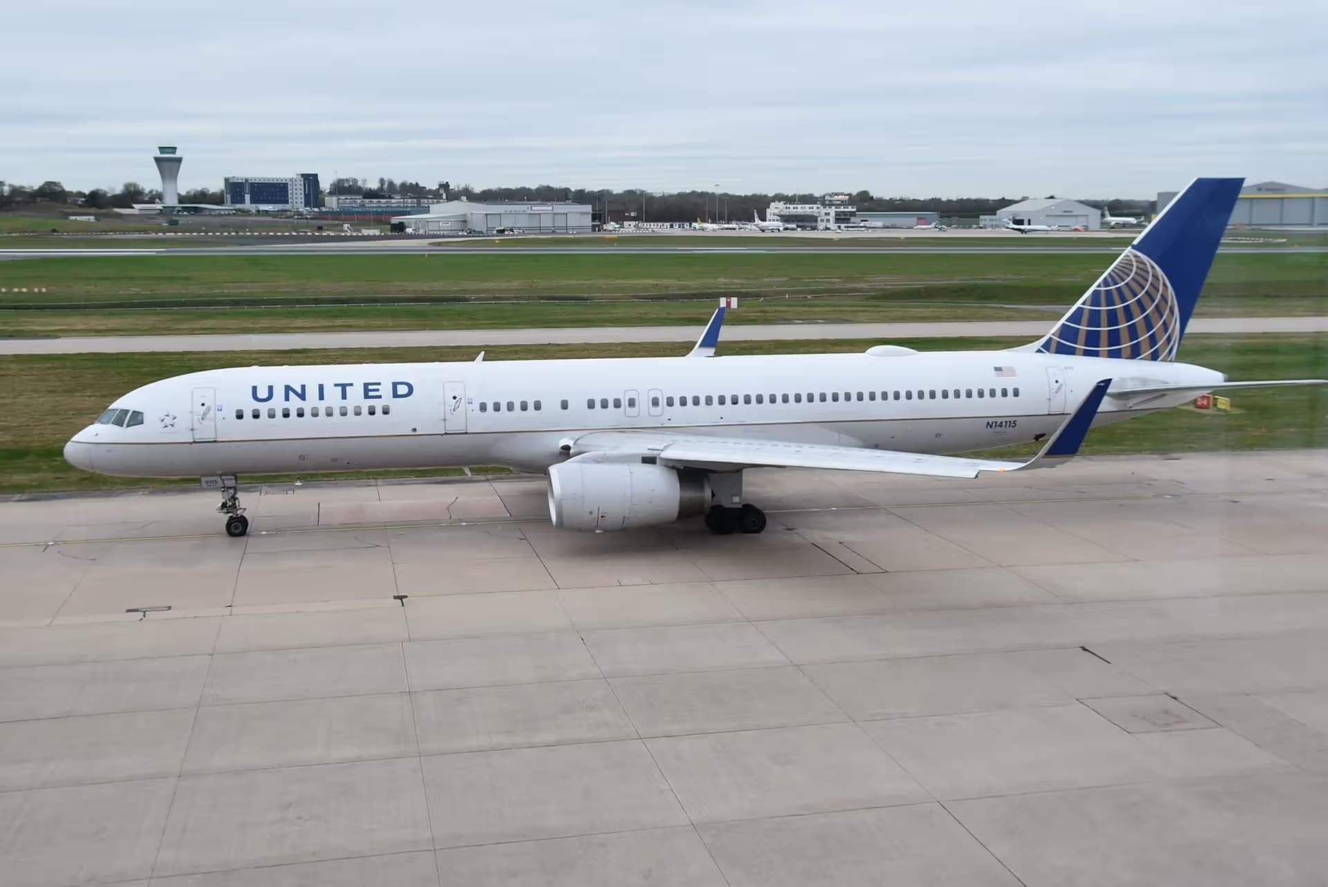 N14115 — Twin-engine aircraft