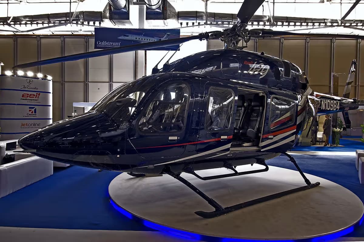 N10984 — Helicopter
