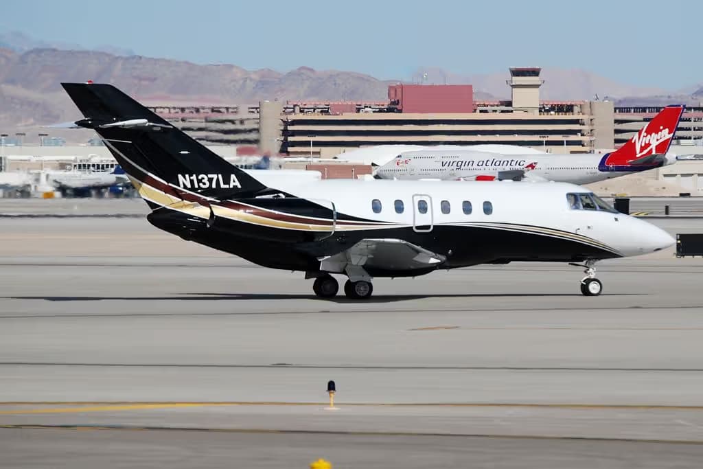 N137LA — Business jet