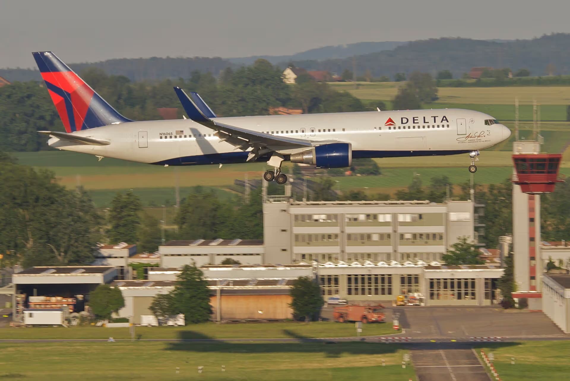 N16065 — Boeing