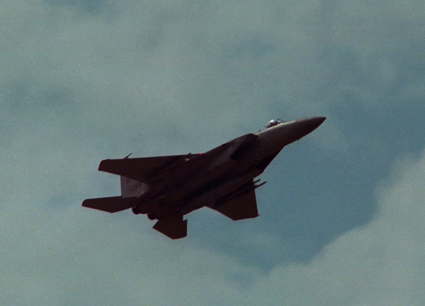 Unidentified — Twin-engine aircraft