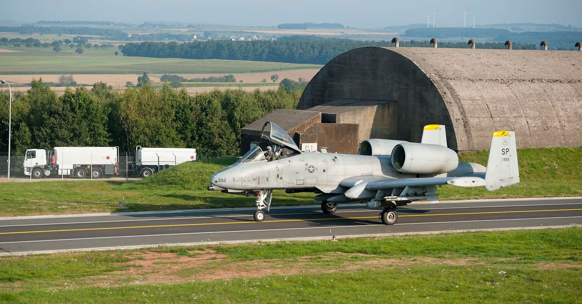 Unidentified — Twin-engine aircraft