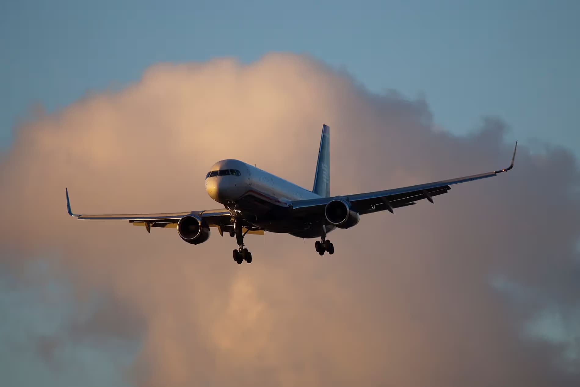 N940UW — Twin-engine aircraft
