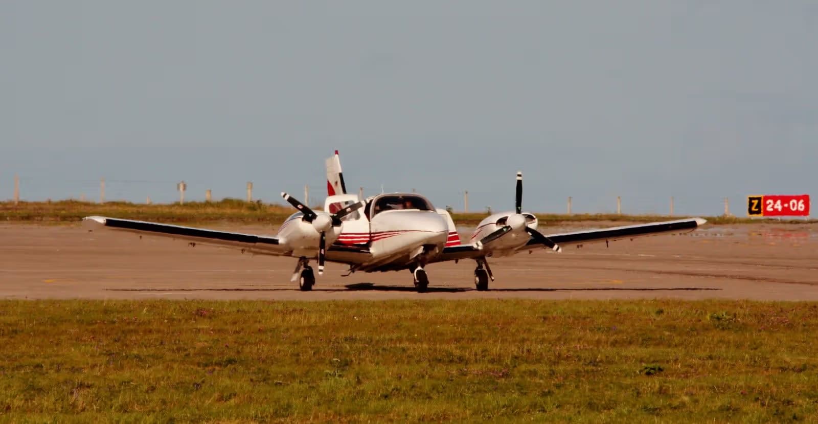 D-GAHB — Twin-engine aircraft