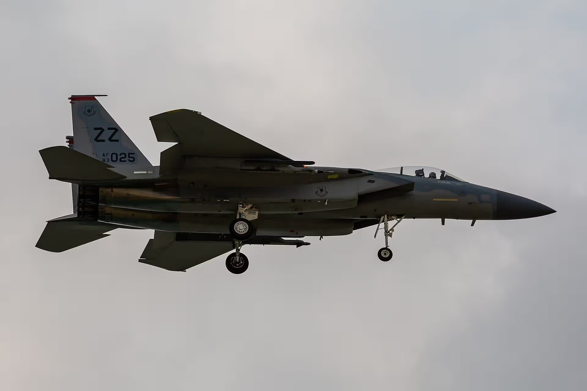 Unidentified — Twin-engine aircraft