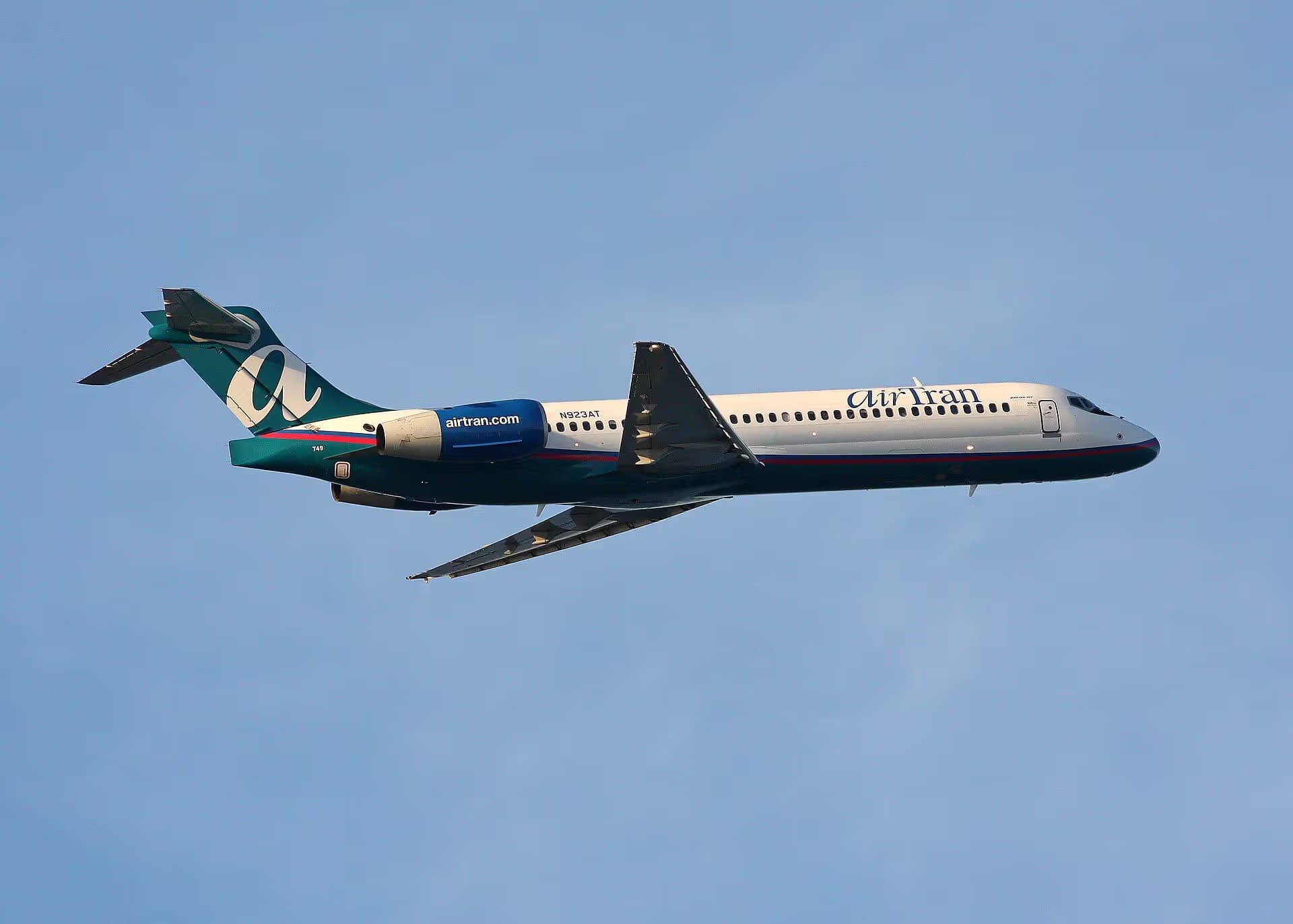 N923AT — Twin-engine aircraft
