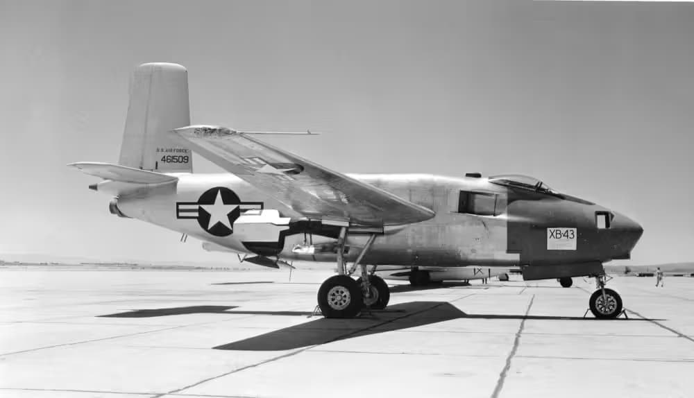 Unidentified — Twin-engine aircraft