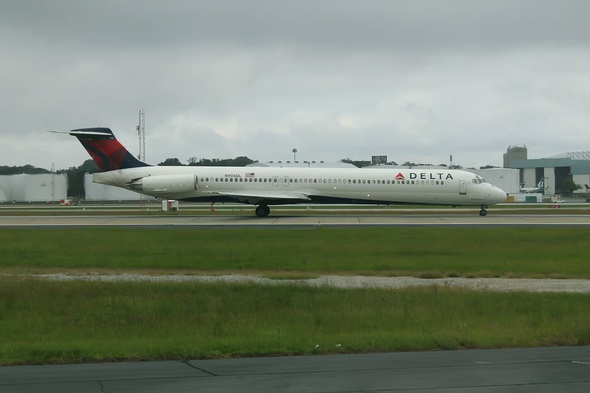 N906DL — Douglas