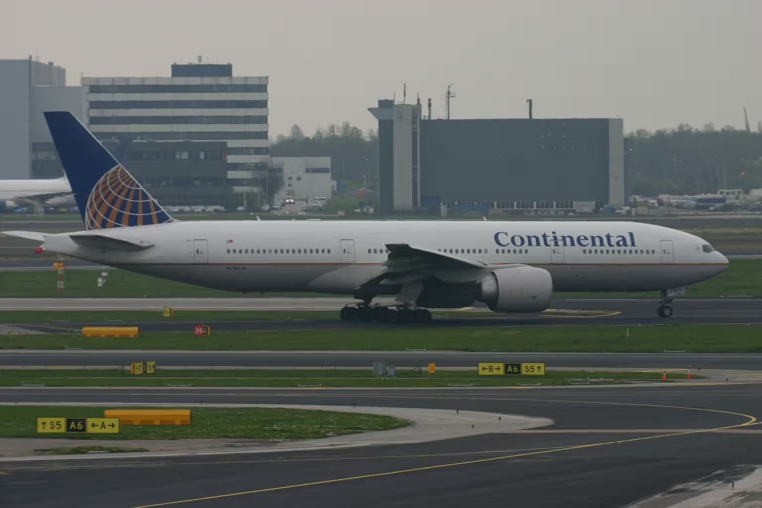 N78013 — Boeing