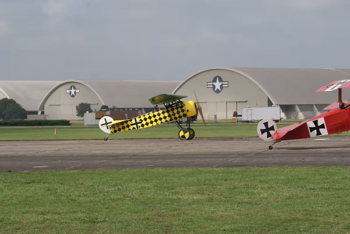 Unidentified — Single-engine aircraft