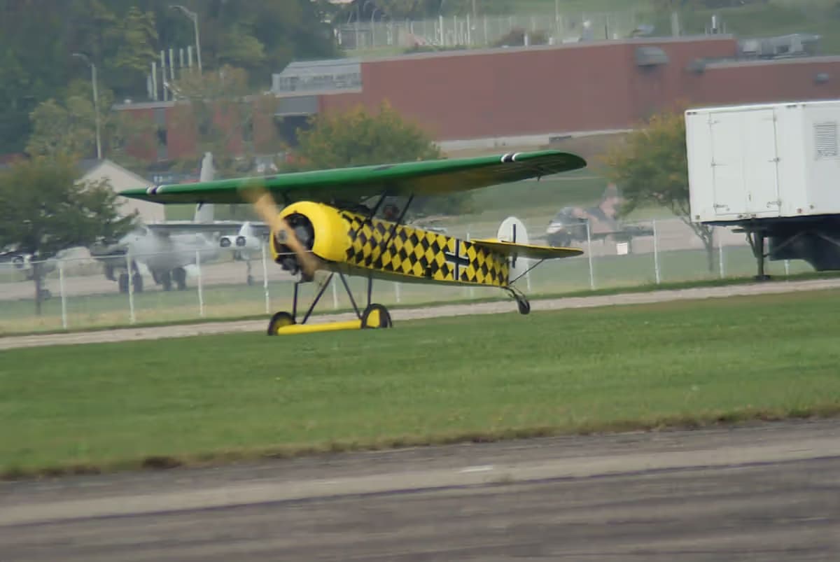 Unidentified — Single-engine aircraft