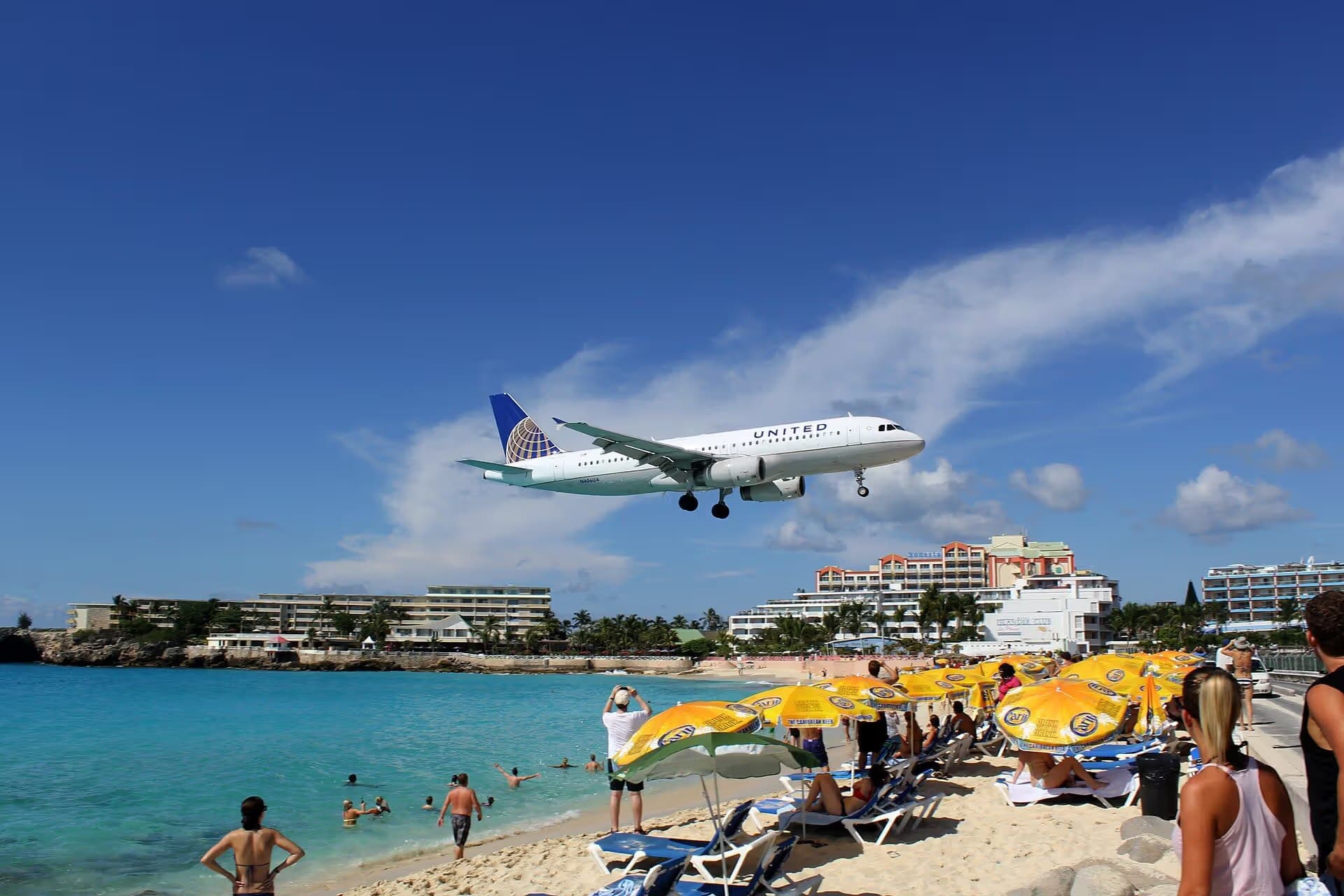 N406UA — Twin-engine aircraft