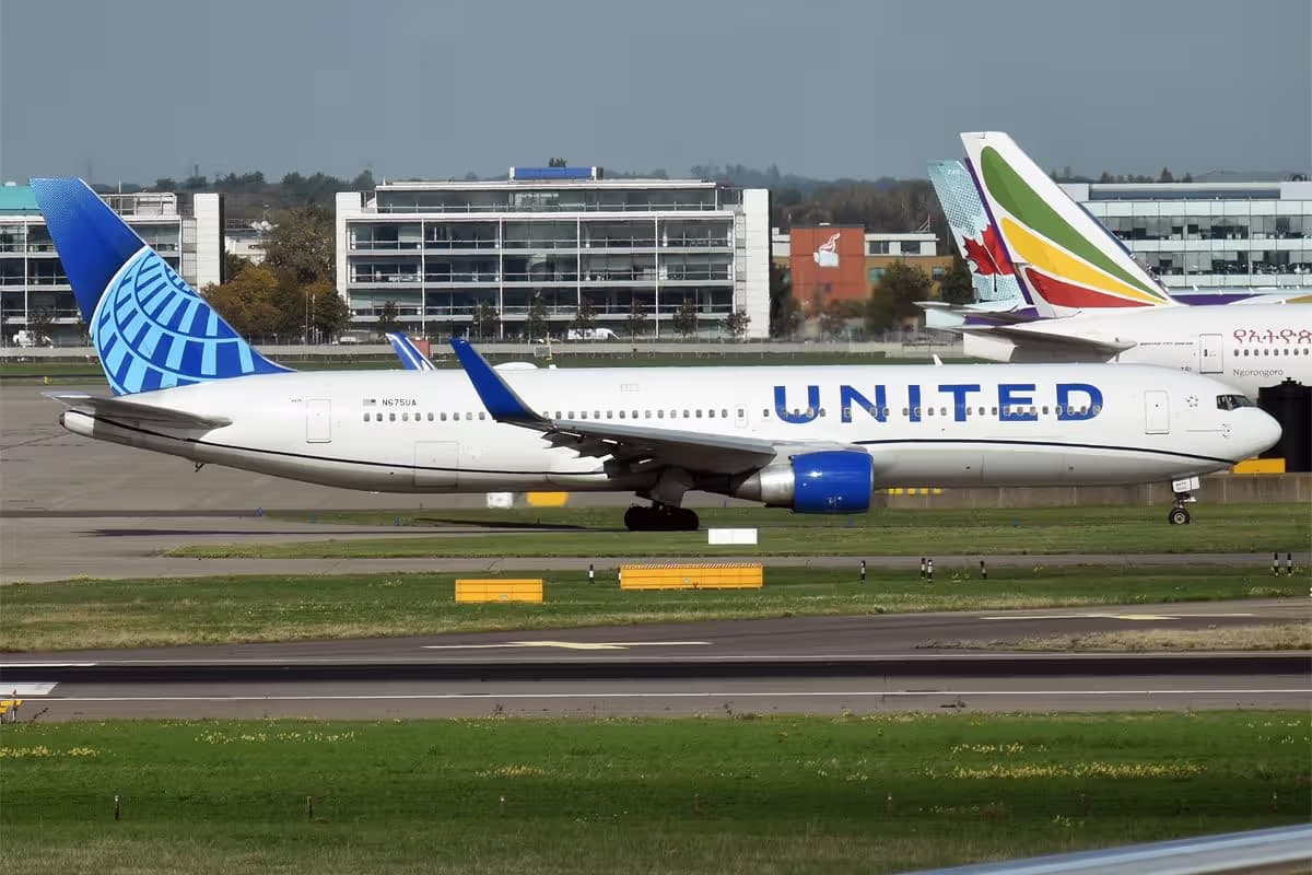 N675UA — Boeing