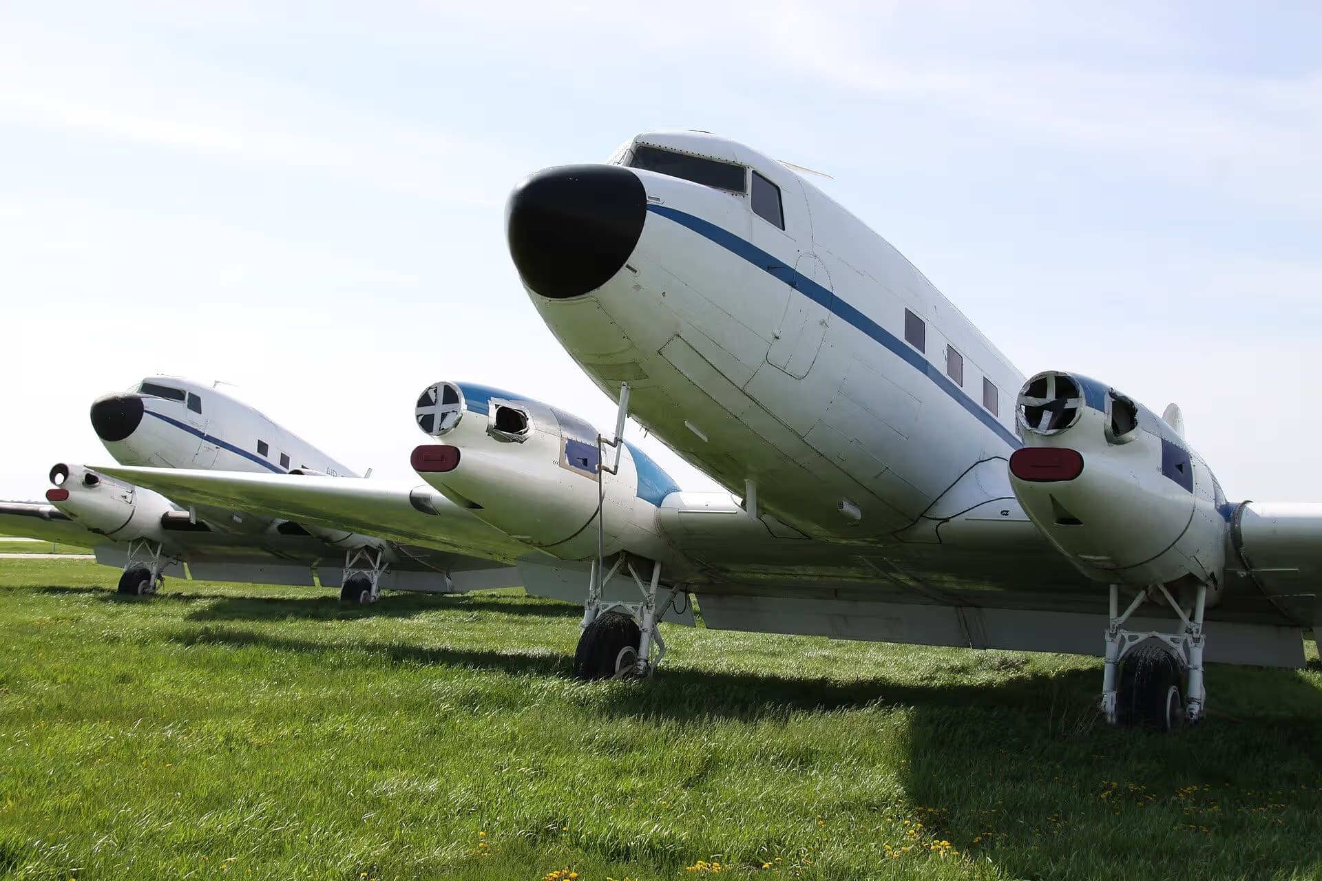 N81907 — Douglas