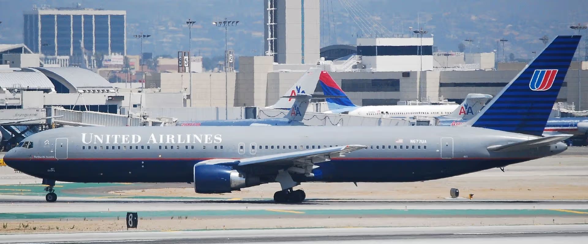 N677UA — Boeing
